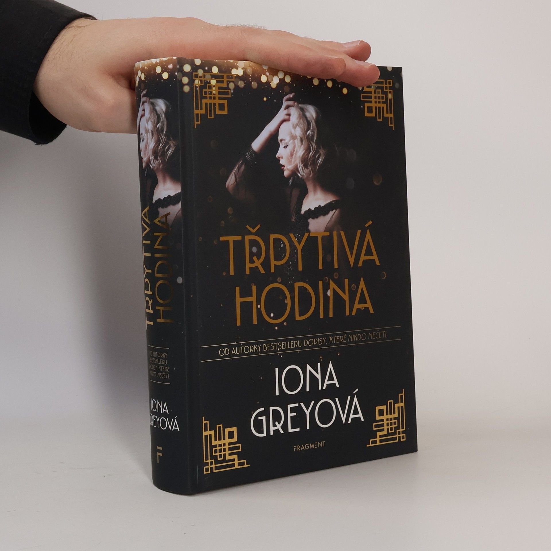 Iona Grey Třpytivá hodina