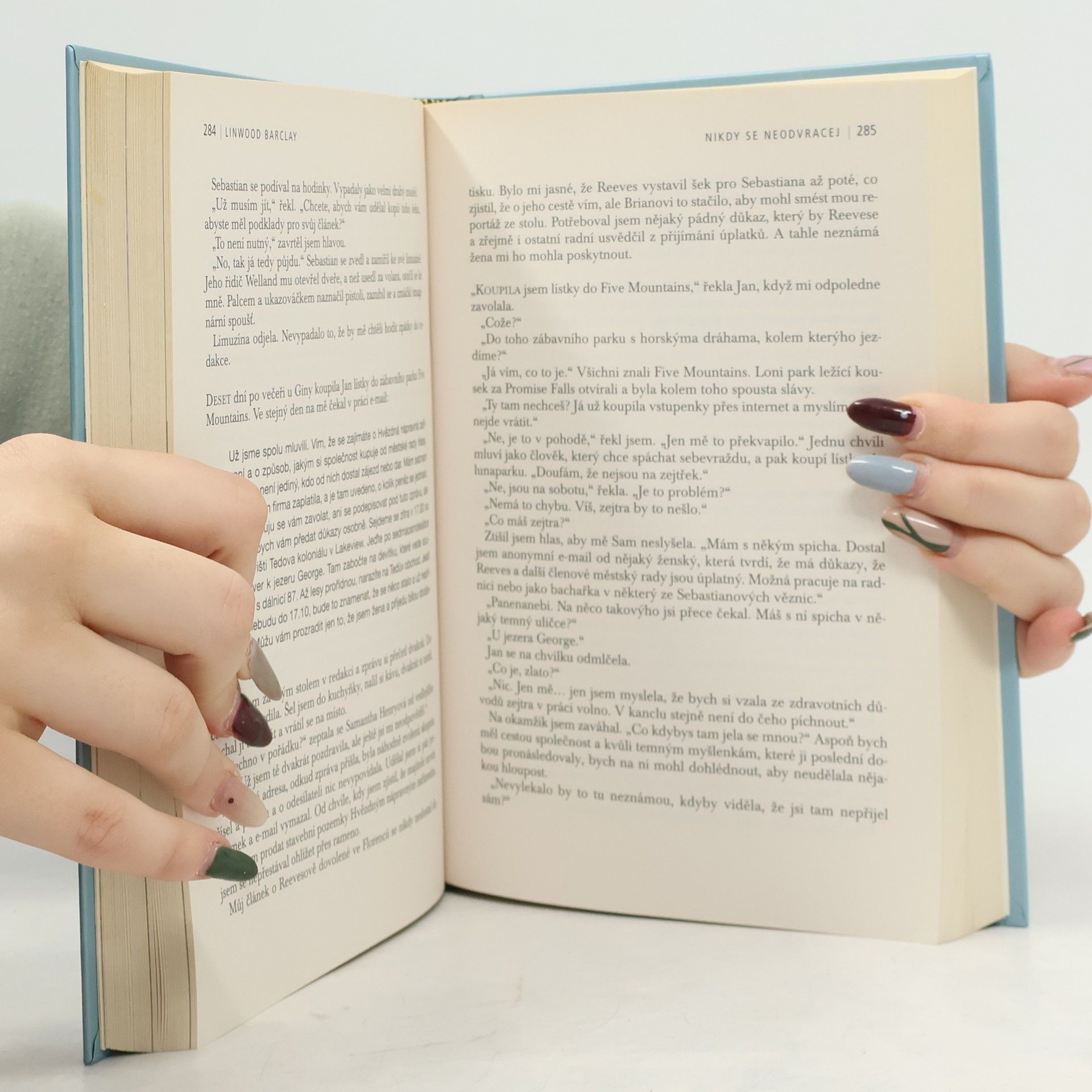 Autorenkollektiv Nejlepší světové čtení. Křížová palba; Věštkyně istanbulská; Nikdy se neodvracej; Dům v provenci