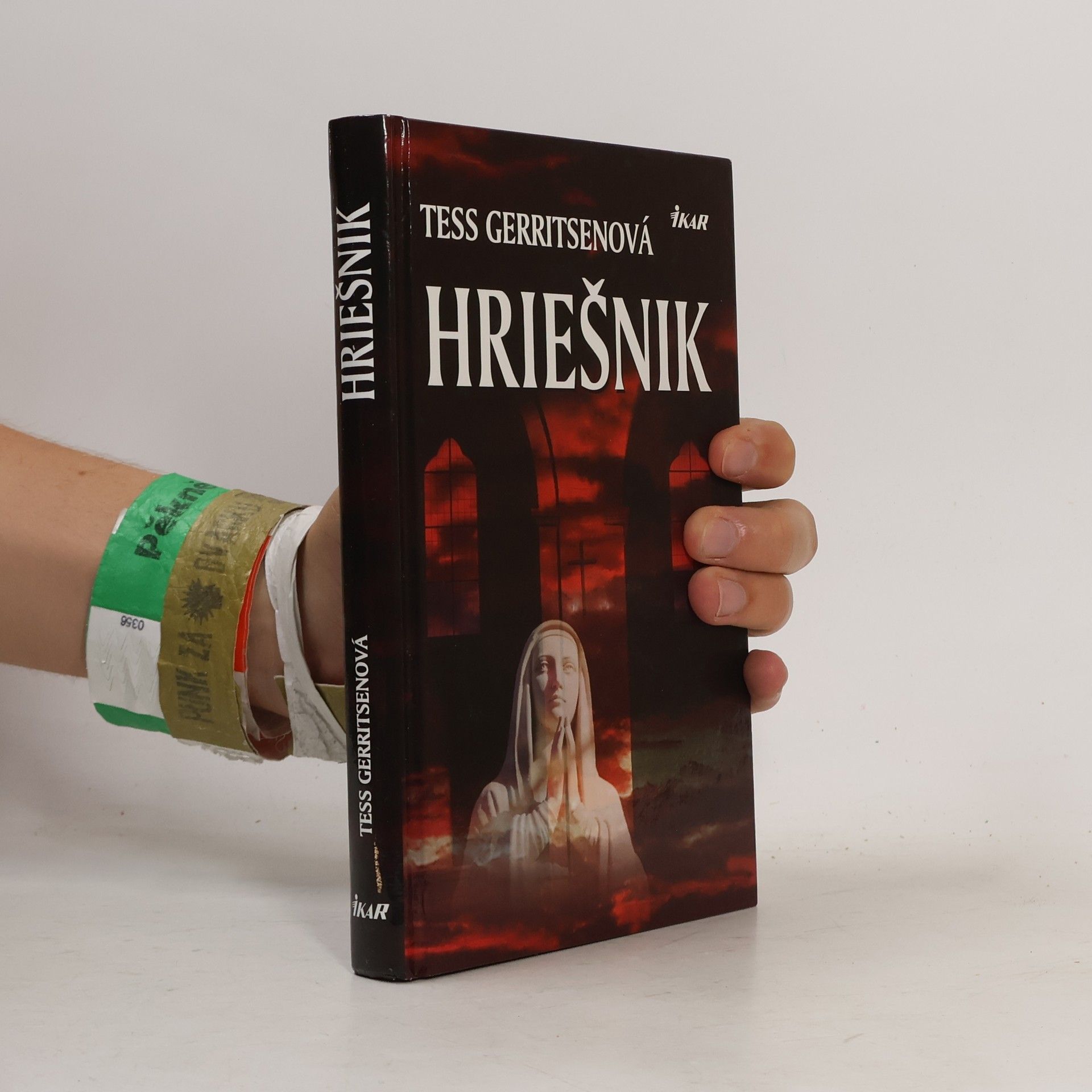 Tess Gerritsen Hriešnik