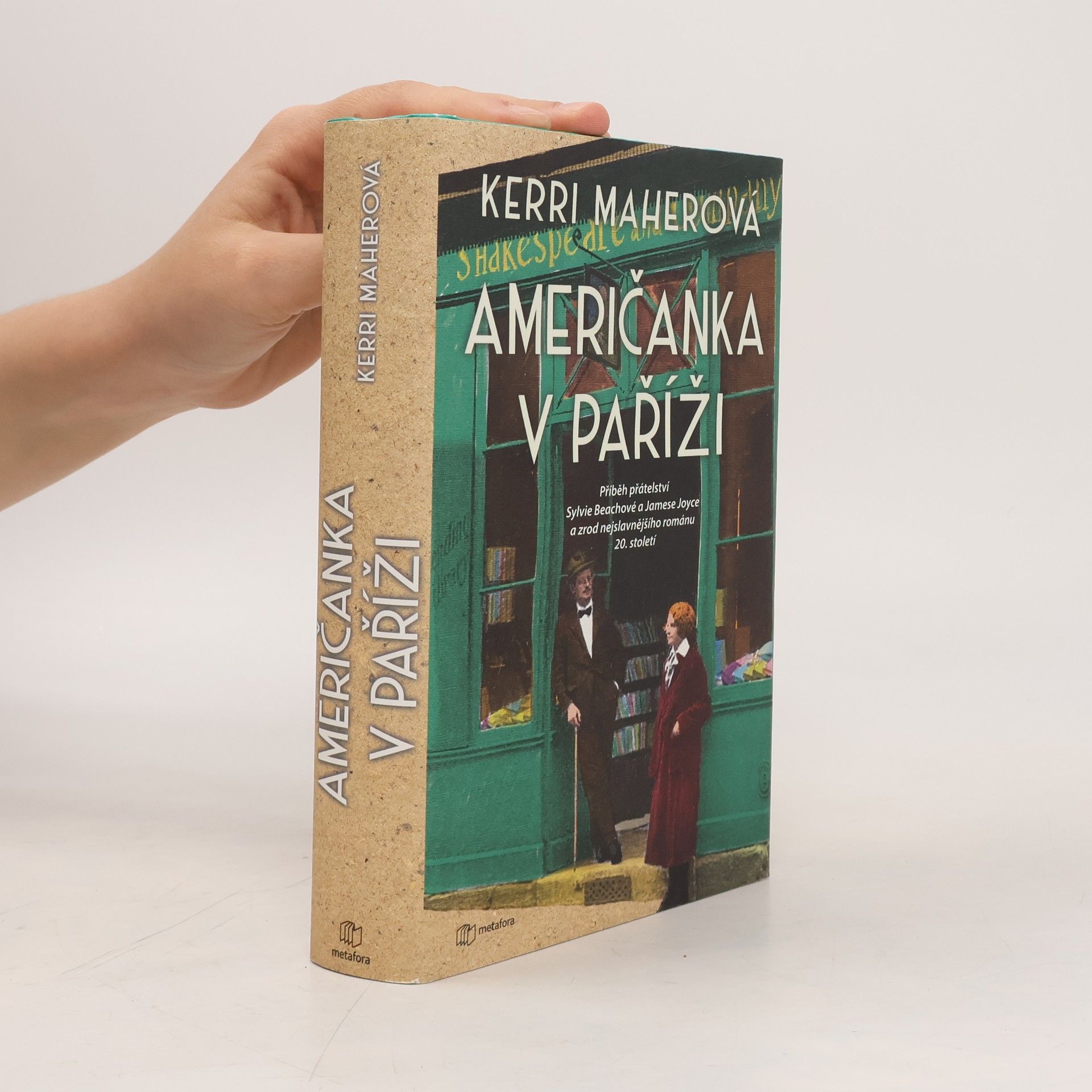 Kerri Maher Američanka v paříži