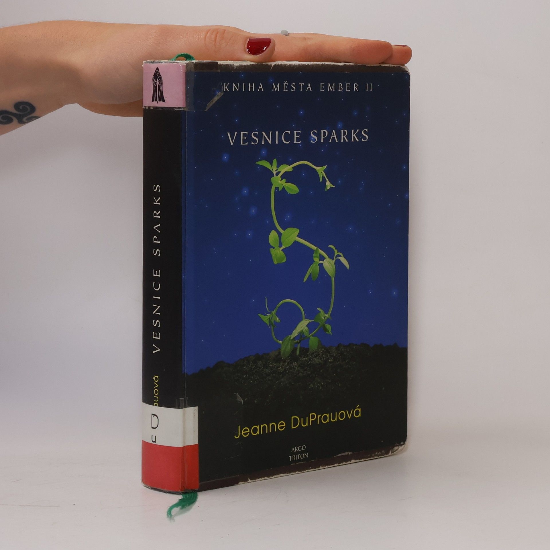 Jeanne DuPrau Vesnice Sparks. Kniha města Ember II