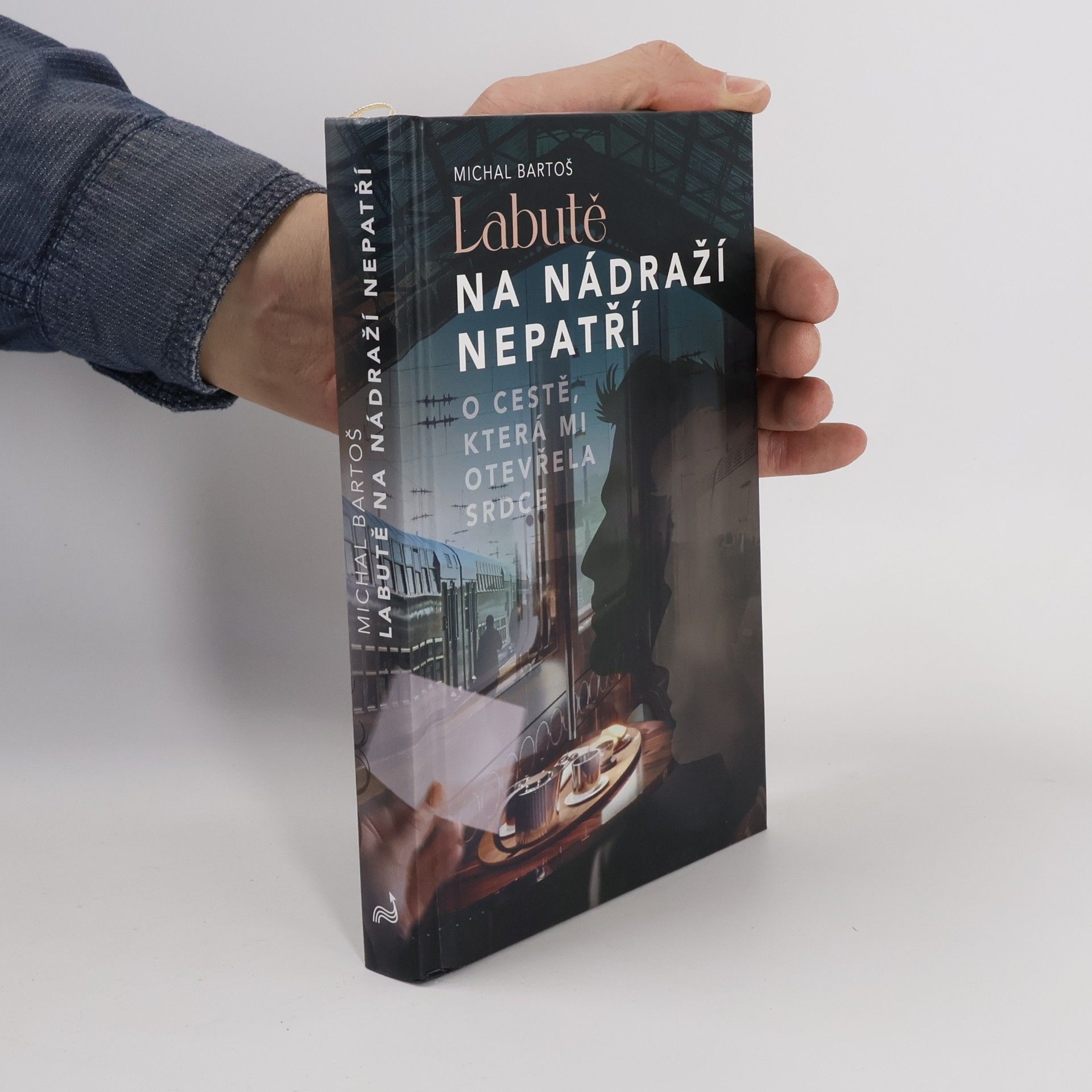 Michal Bartoš Labutě na nádraží nepatří