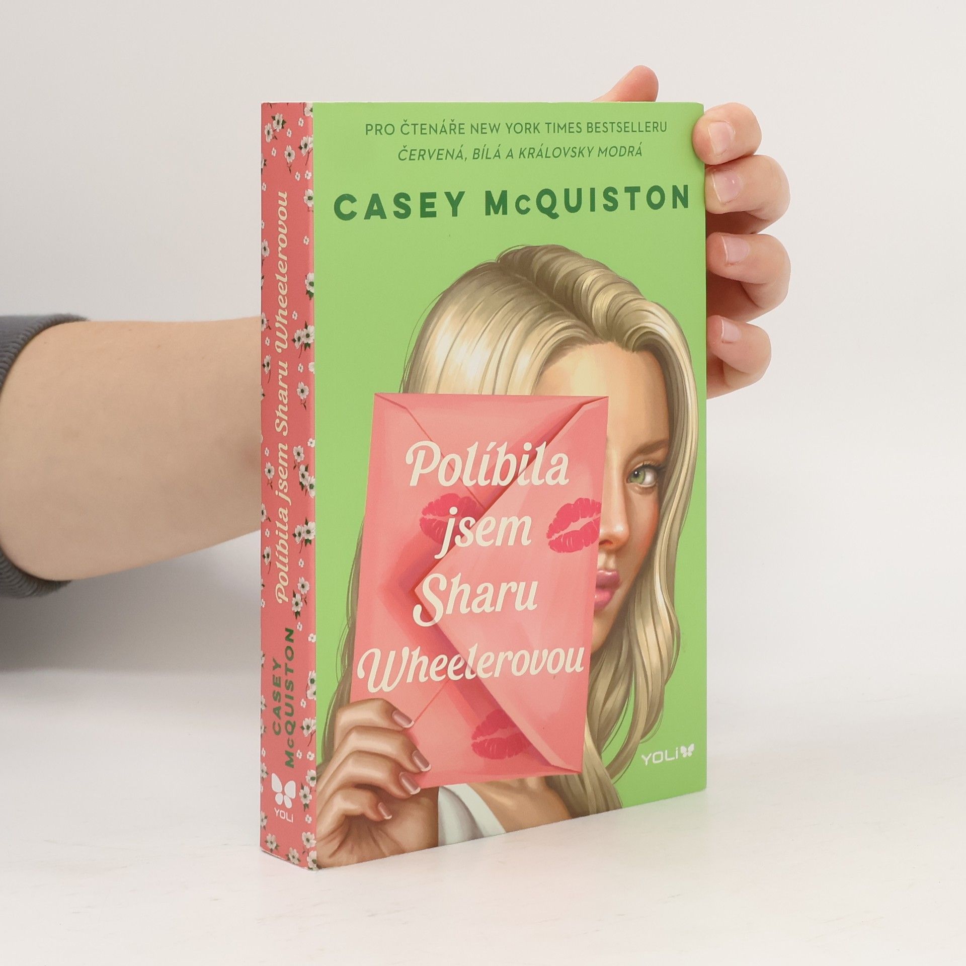 Casey McQuiston Políbila jsem Sharu Wheelerovou