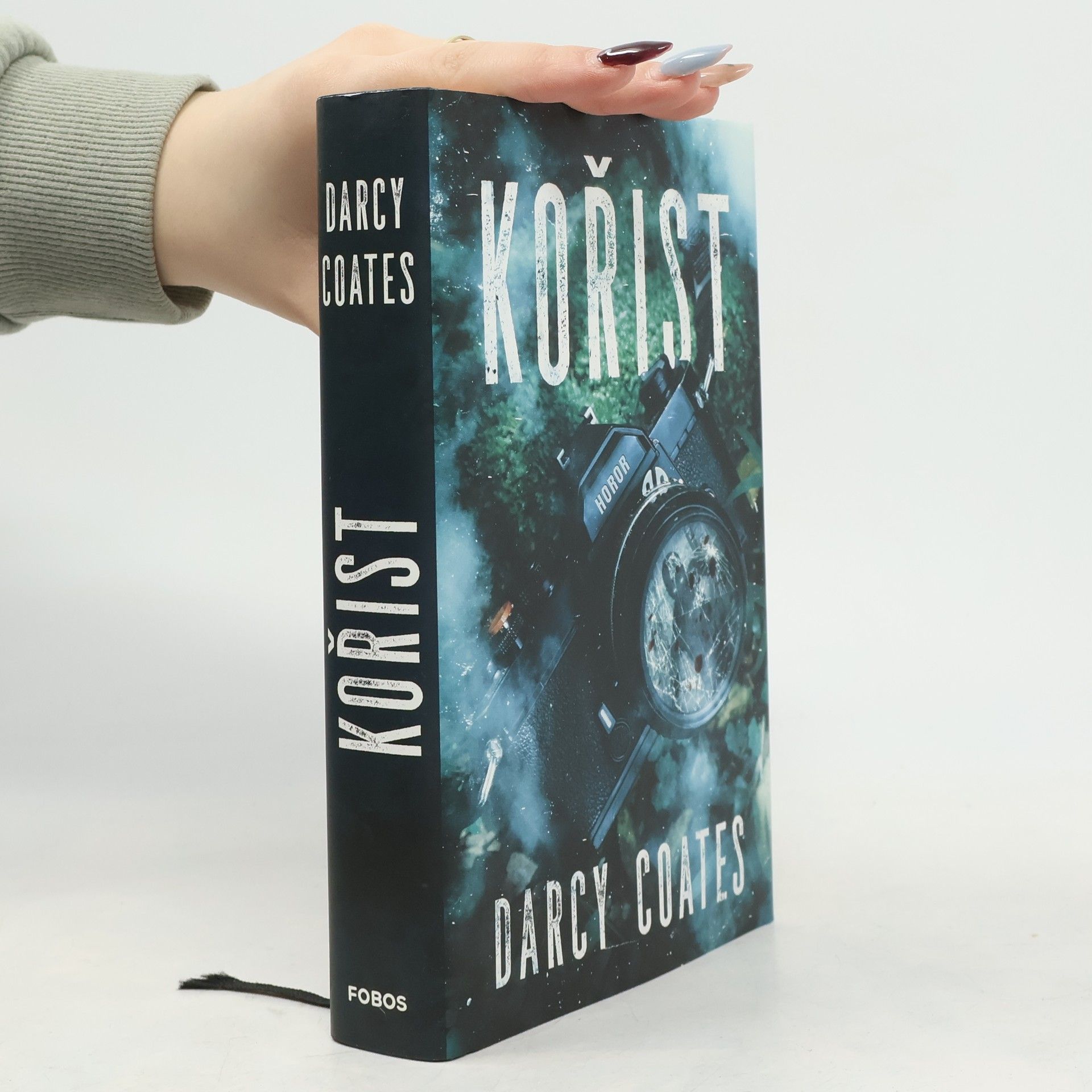 Darcy Coates Kořist