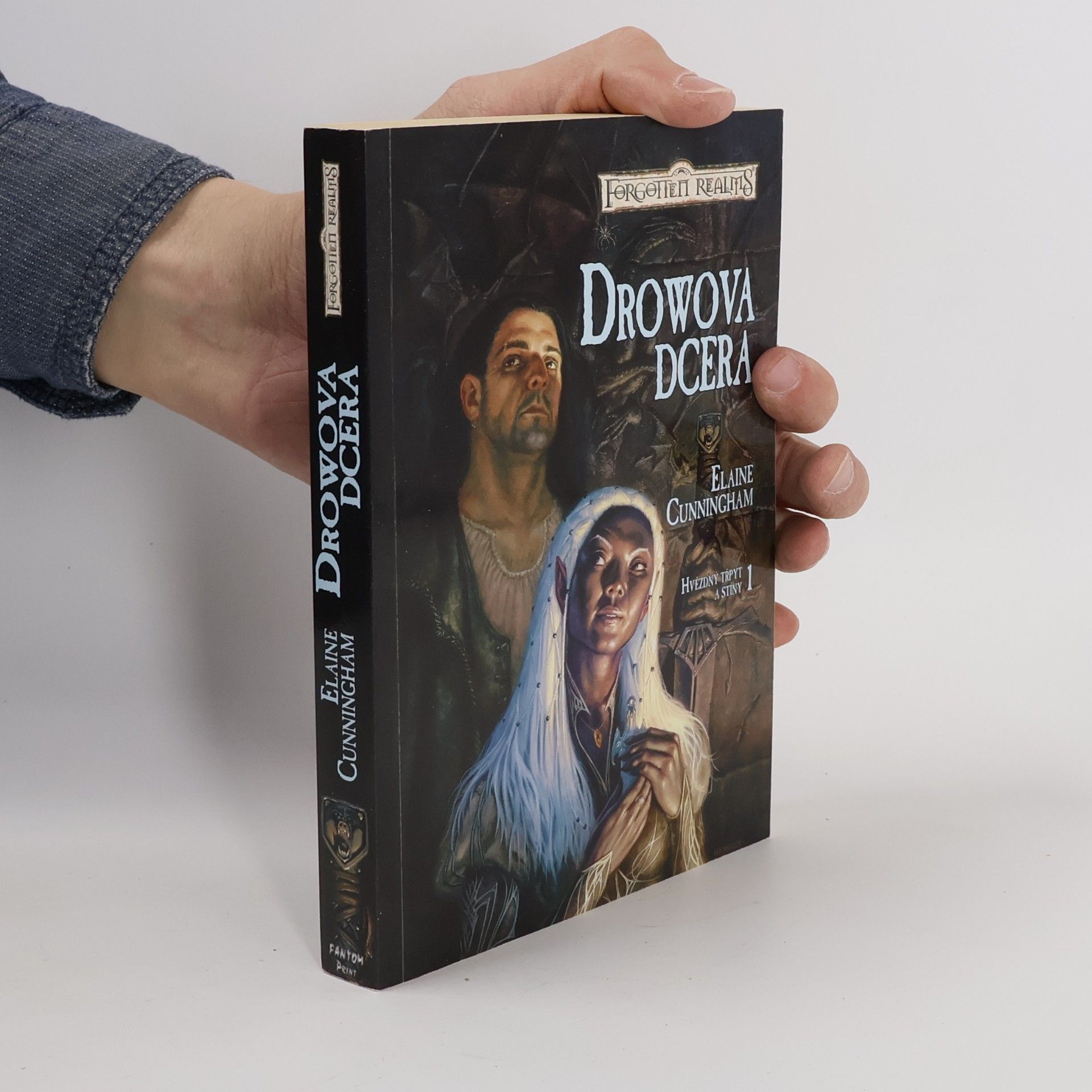 Elaine Cunningham Drowova dcera. Hvězdný třpyt a stíny (1. díl)