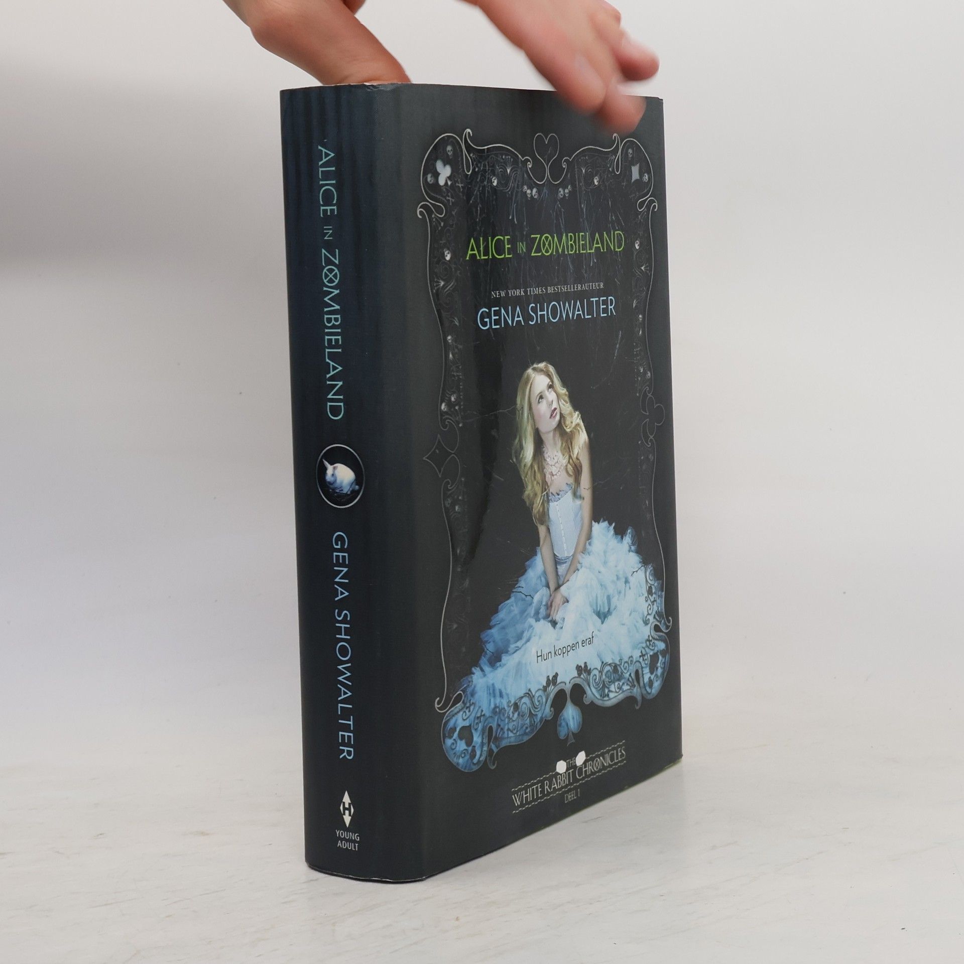 The White Rabbits Chronicles - 1: Alice in Zombieland