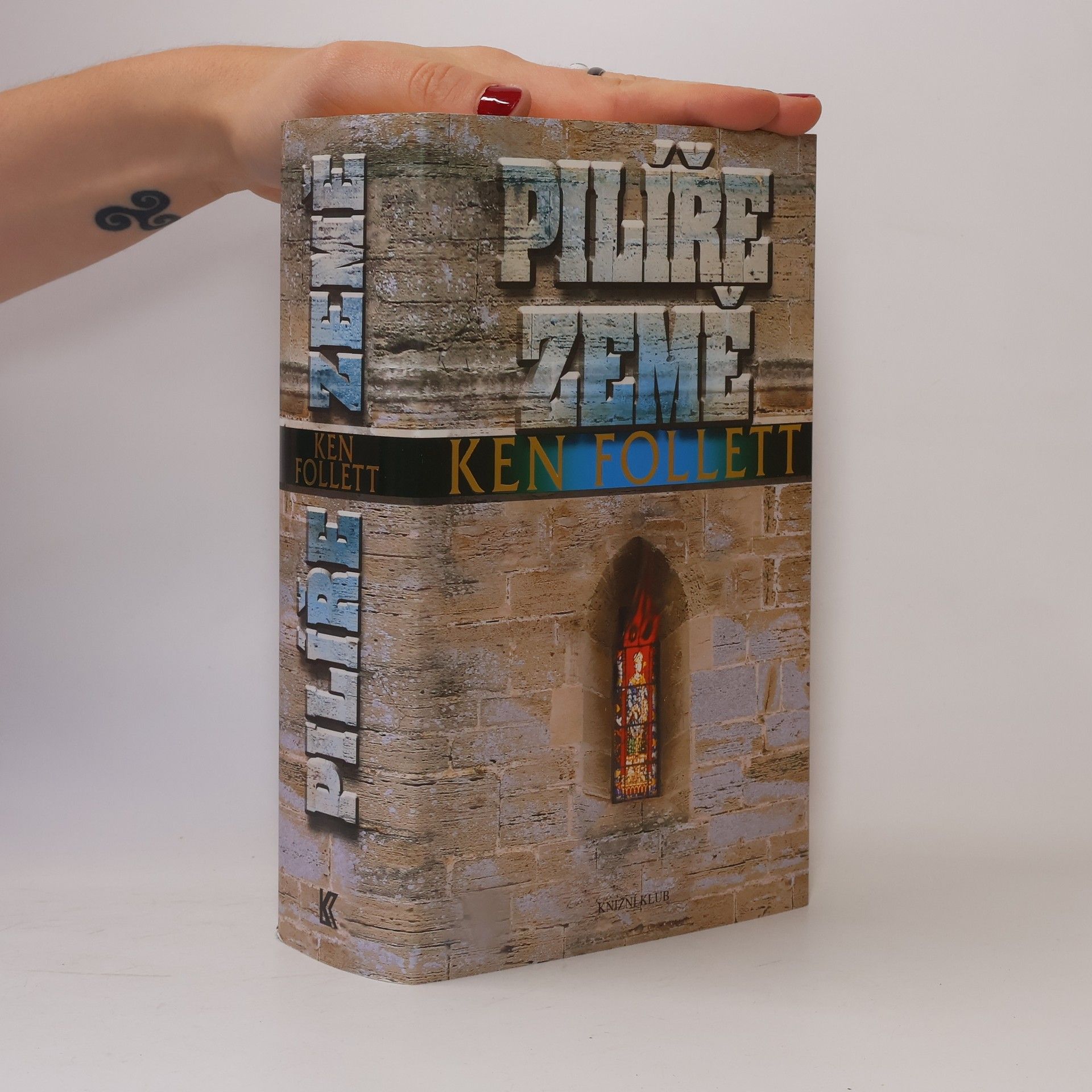 Ken Follett Pilíře země