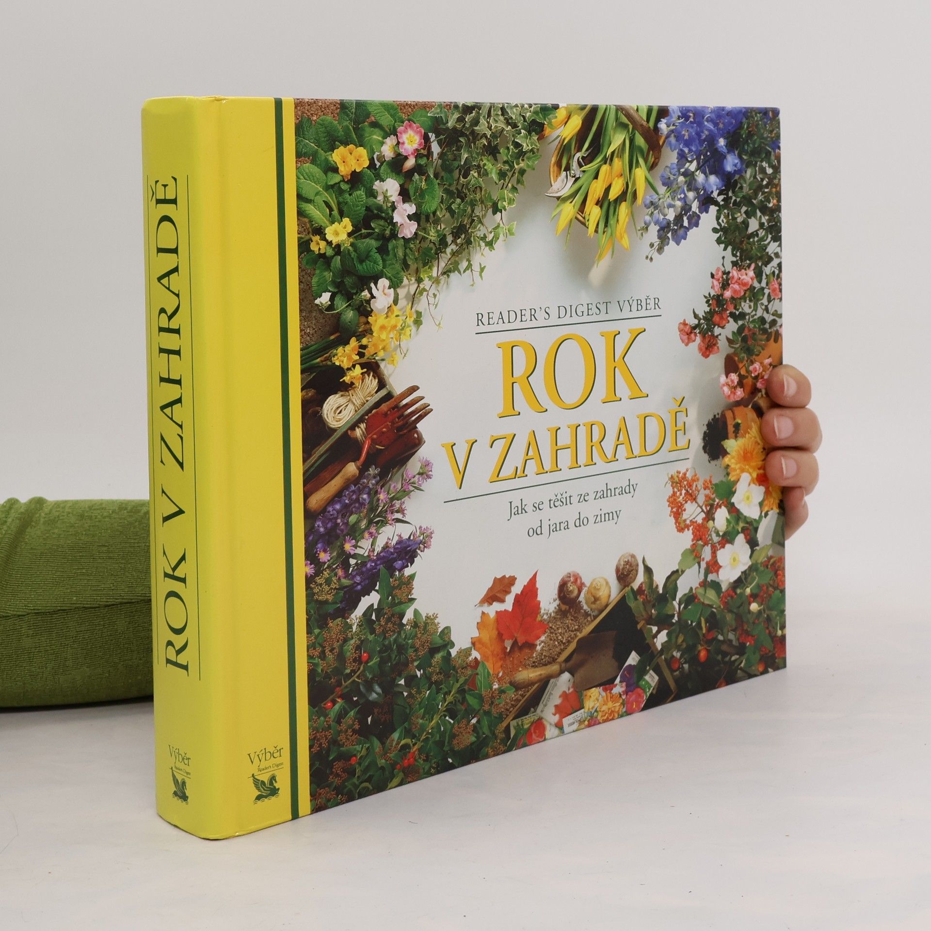 Kolektiv autorů Rok v zahradě. Jak se těšit ze zahrady od jara do zimy