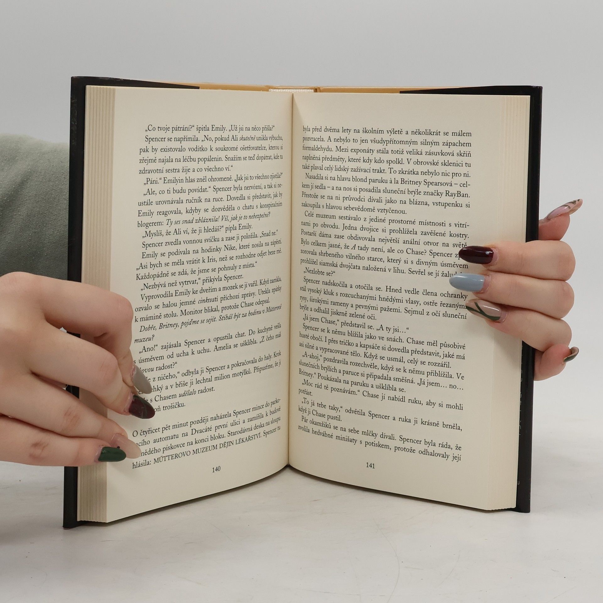 Sara Shepard Roztomilé malé lhářky. Poblázněné