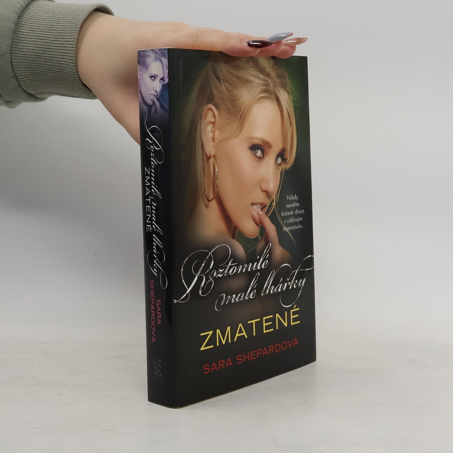 Sara Shepard Roztomilé malé lhářky: Zmatené