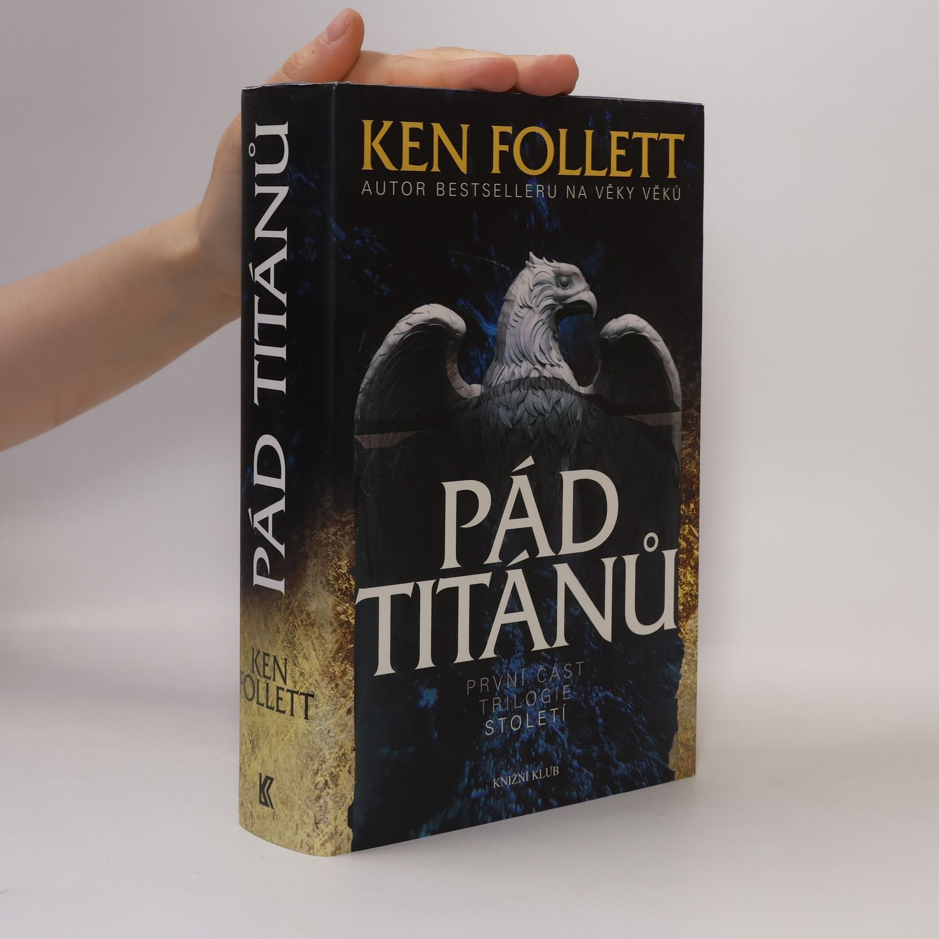 Ken Follett Pád titánů