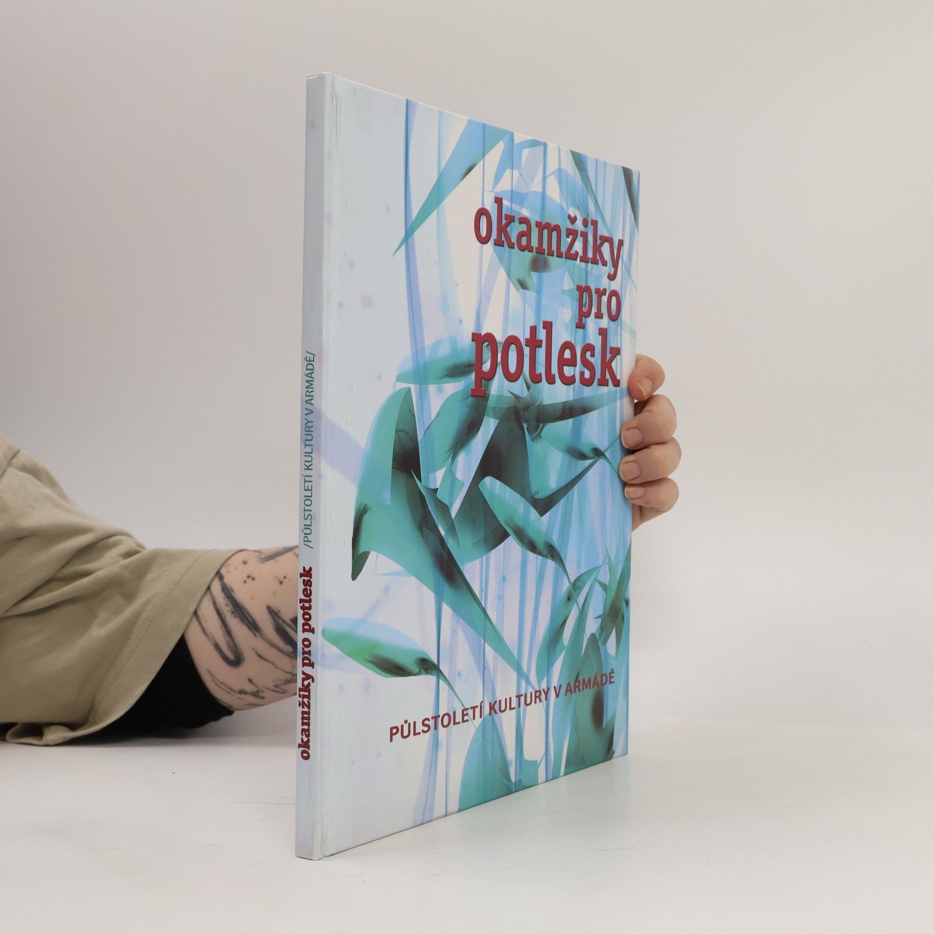 Jaroslav Roušar Okamžiky pro potlesk. Půlstoletí kultury v armádě