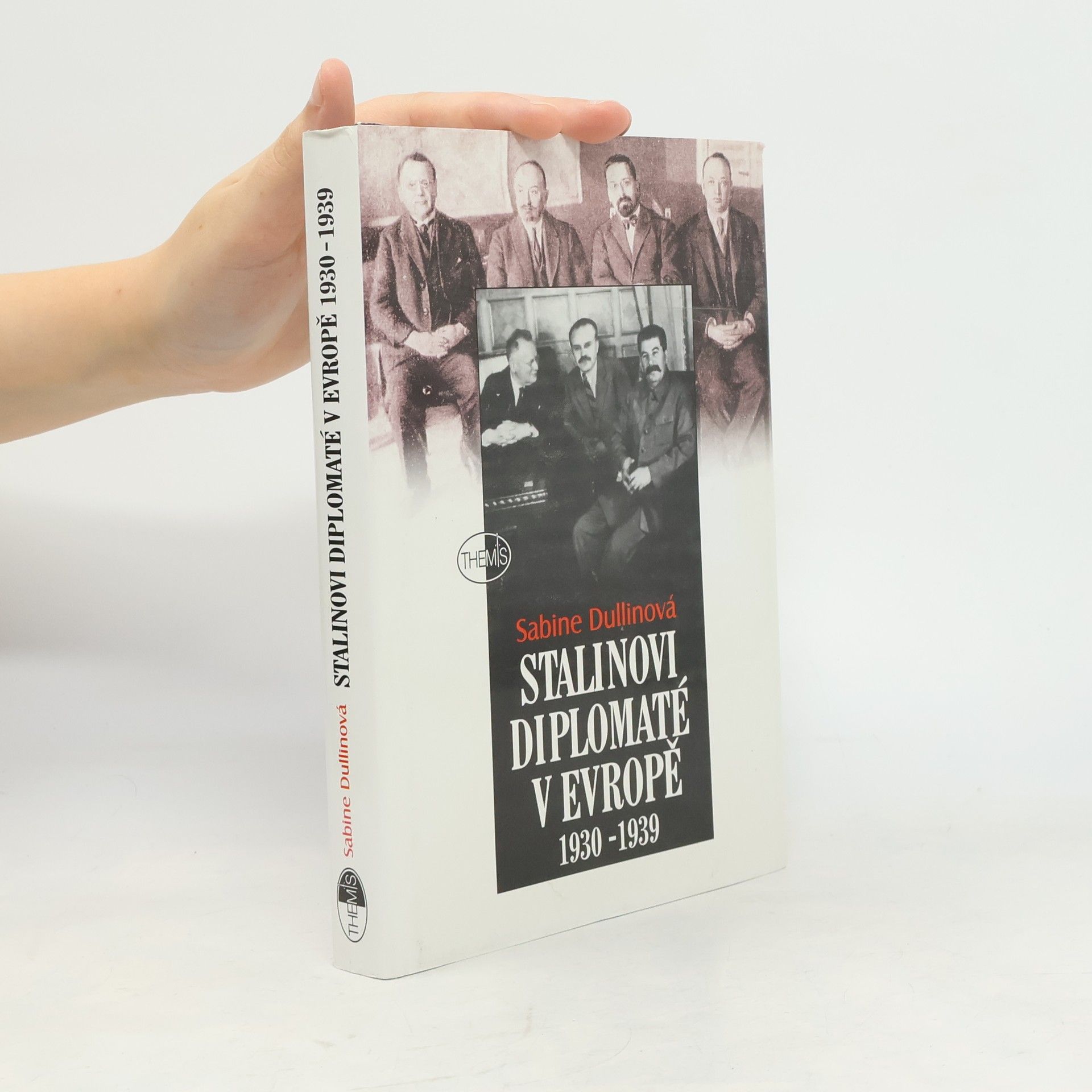 Sabine Dullin Stalinovi diplomaté v Evropě 1930-1939