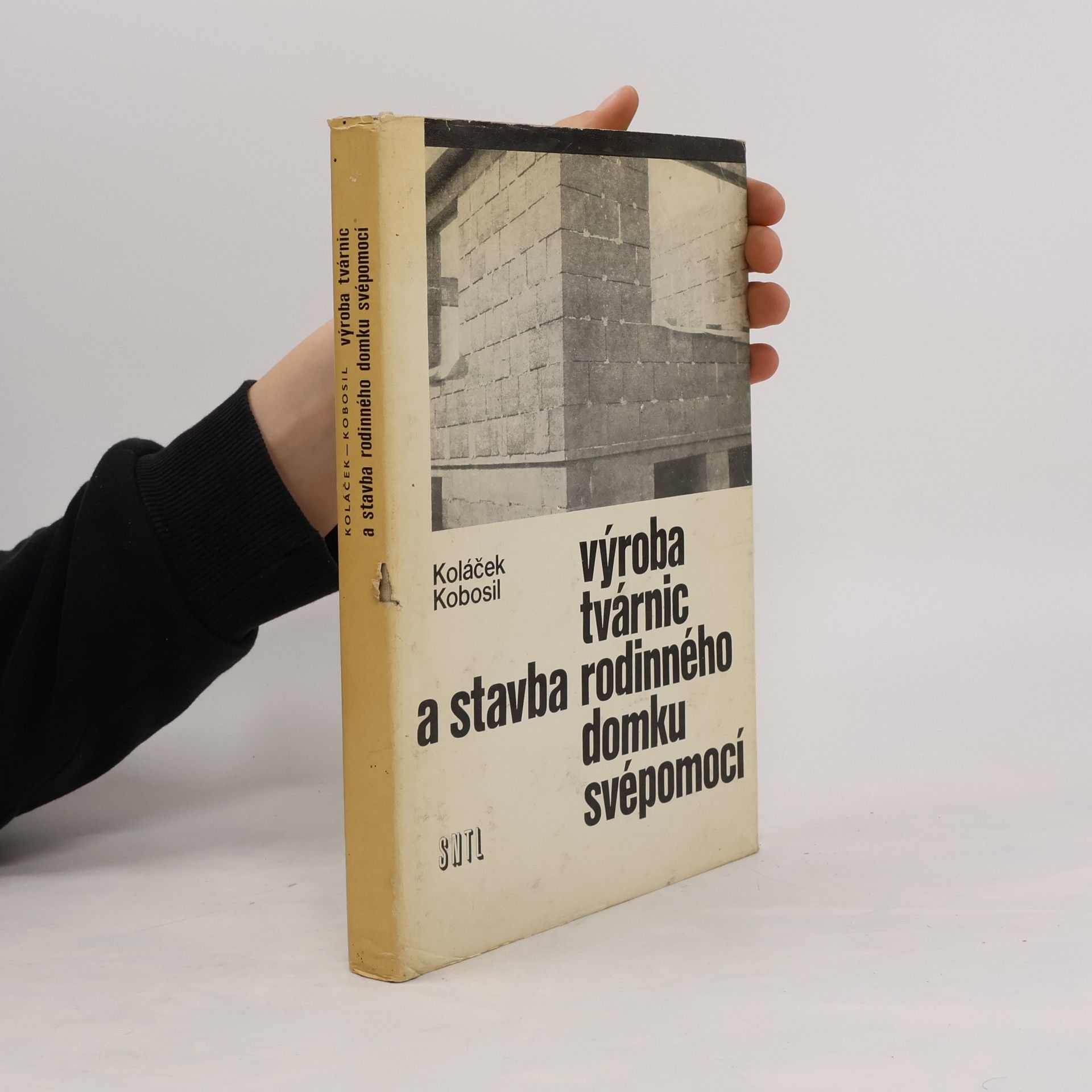 Stanislav Koláček Výroba tvárnic a stavba rodinného domku svépomocí