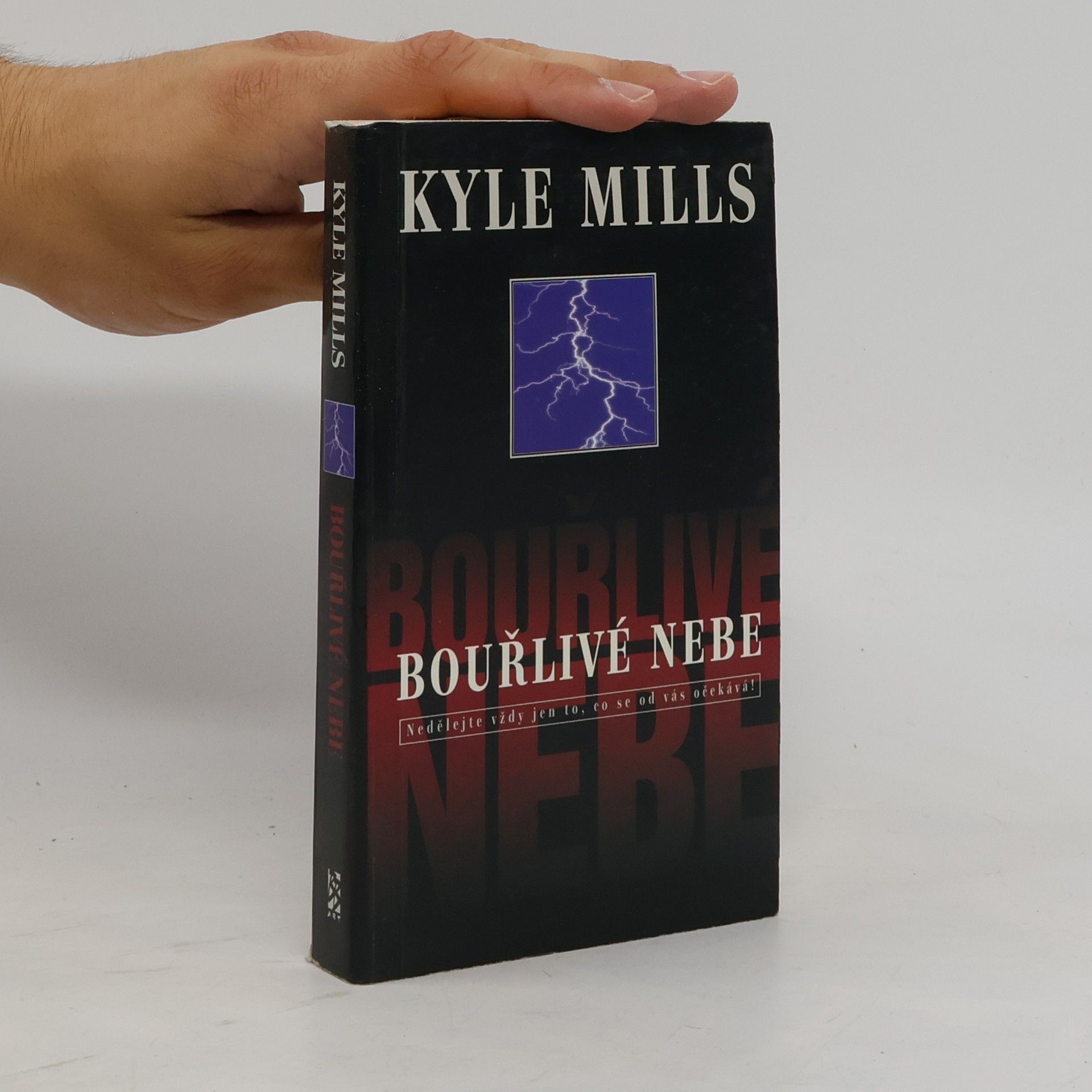 Kyle Mills Bouřlivé nebe