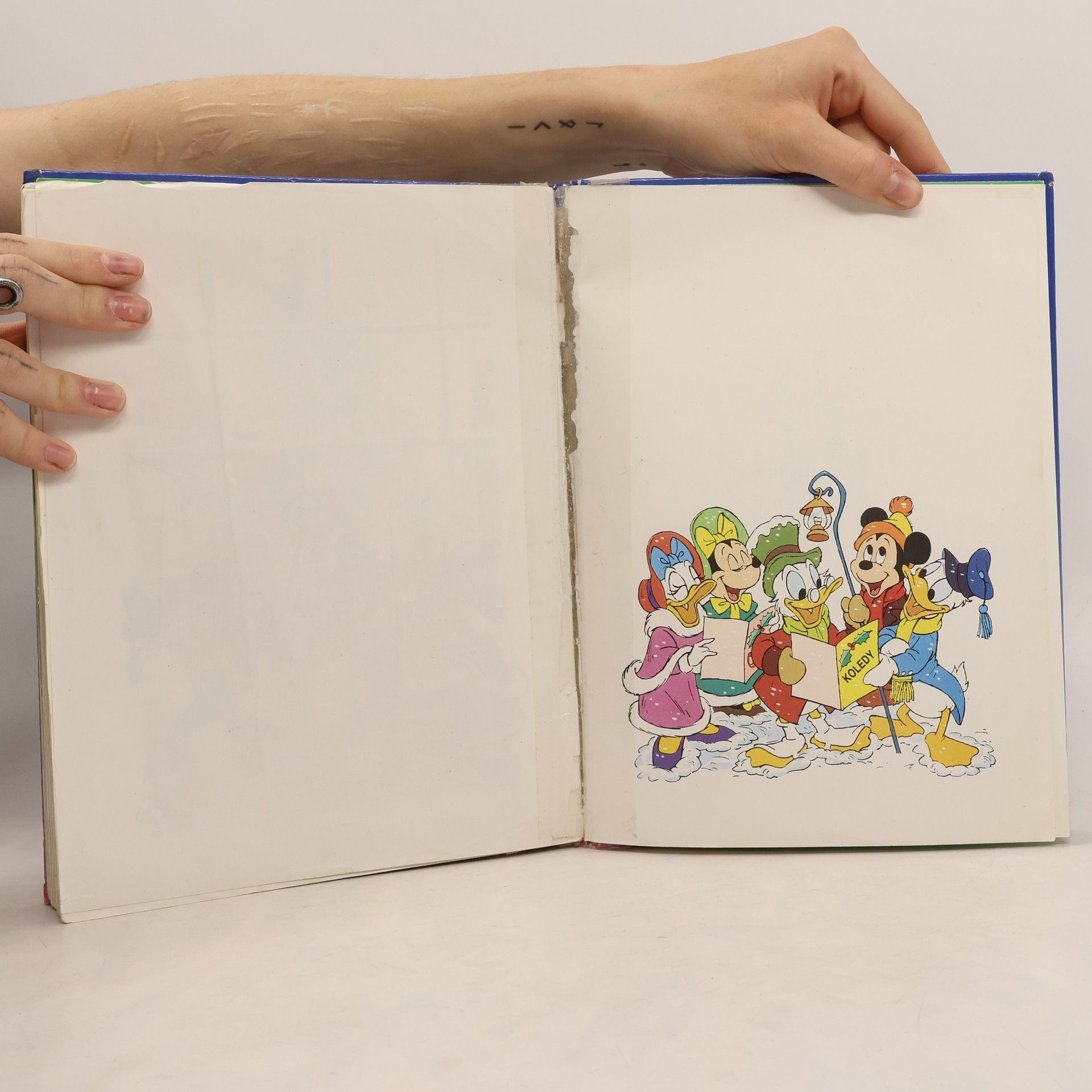 Walt Disney Veselé Vianoce s Mickey Mousom a jeho priateľmi