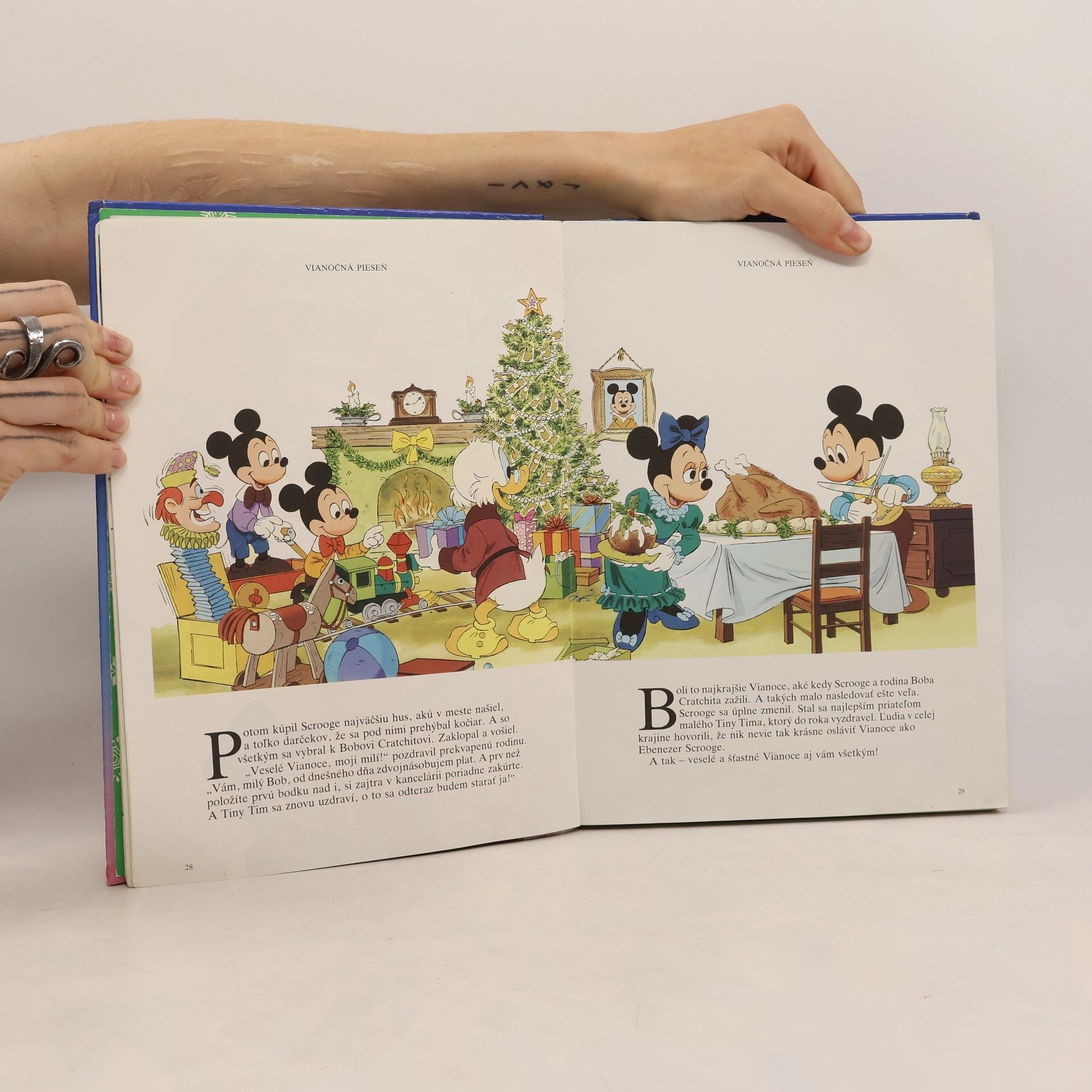 Walt Disney Veselé Vianoce s Mickey Mousom a jeho priateľmi