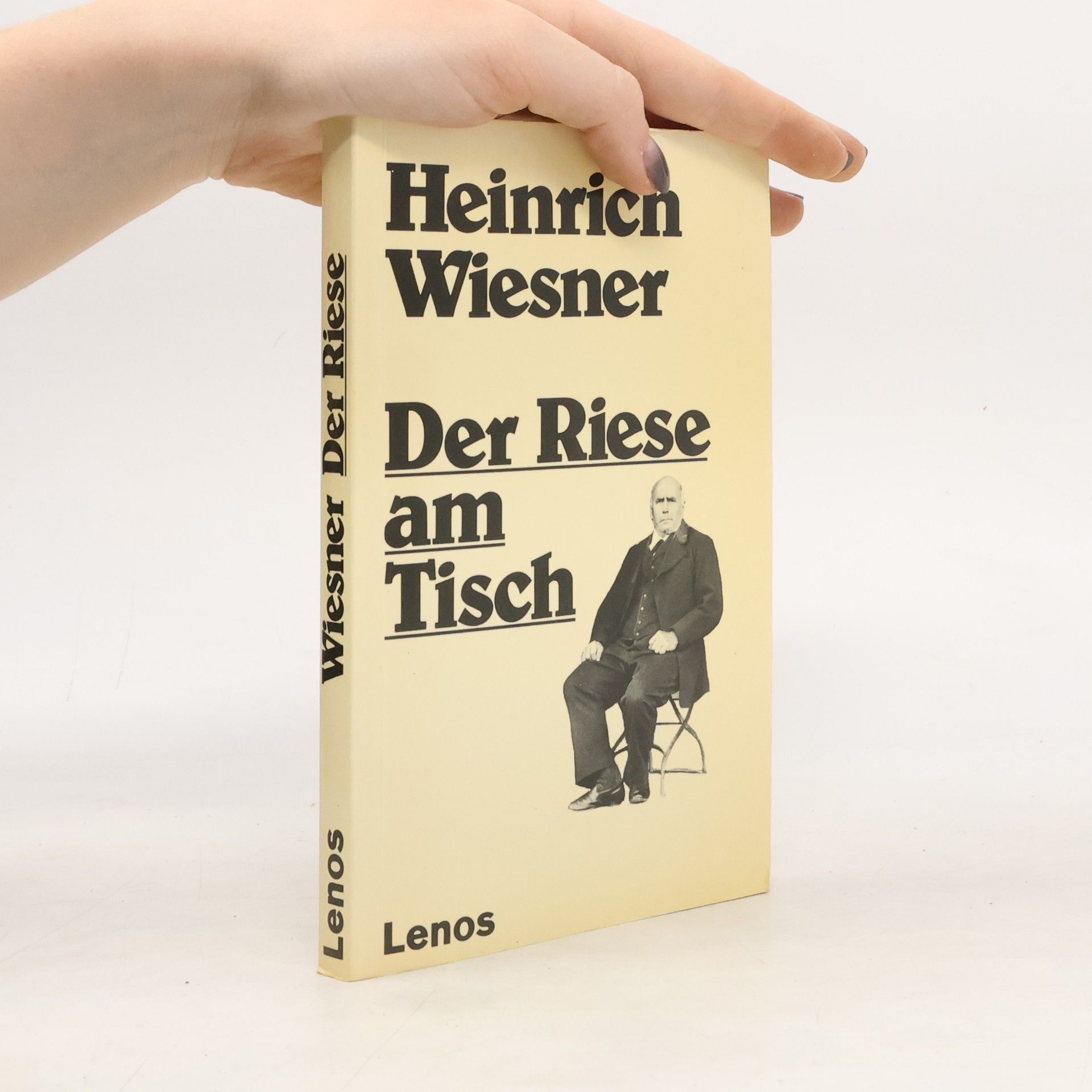 Der Riese am Tisch
