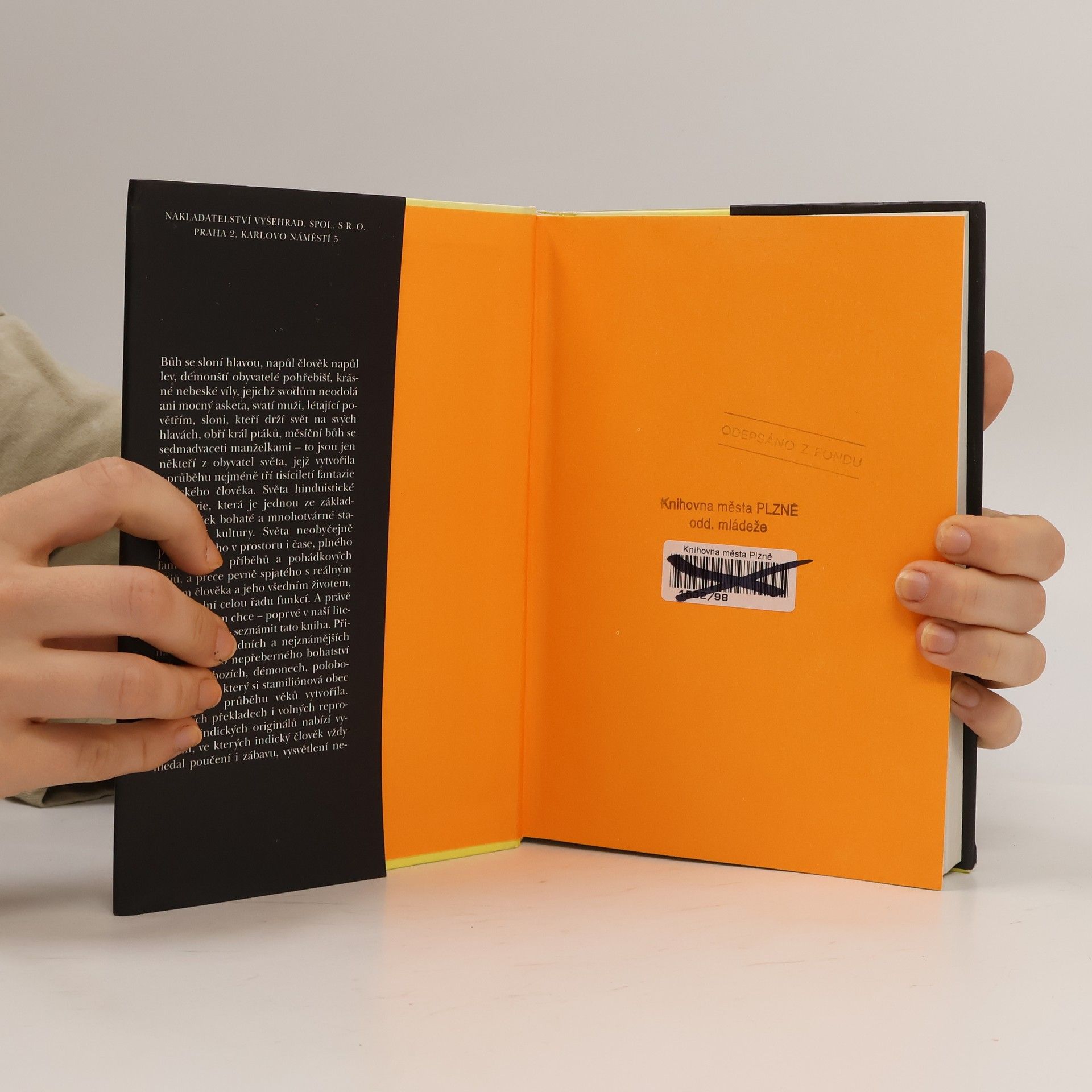 Dušan Zbavitel Bohové s lotosovýma očima: Hinduistické mýty v indické literatuře tří tisíciletí