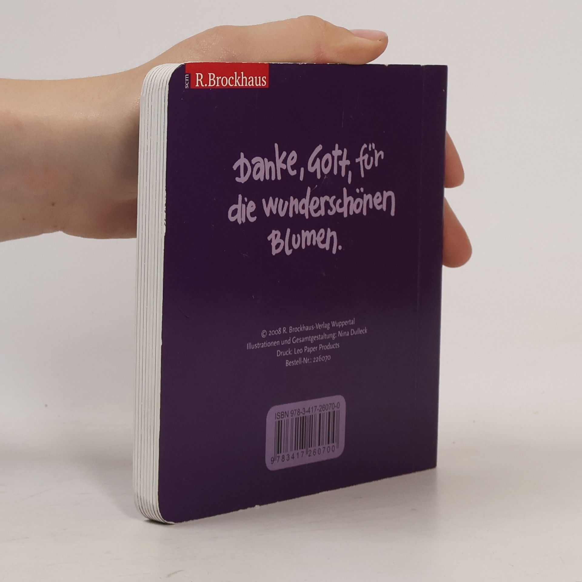 Nina Dulleck Kälbchen im Blumenbeet
