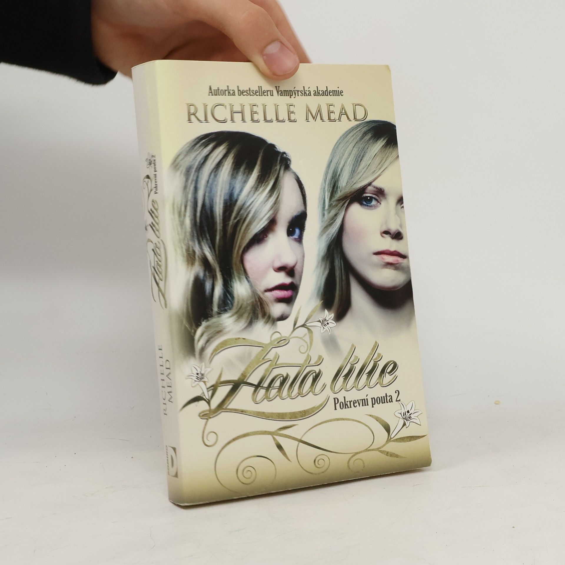 Richelle Mead Pokrevní pouta. 2, Zlatá lilie