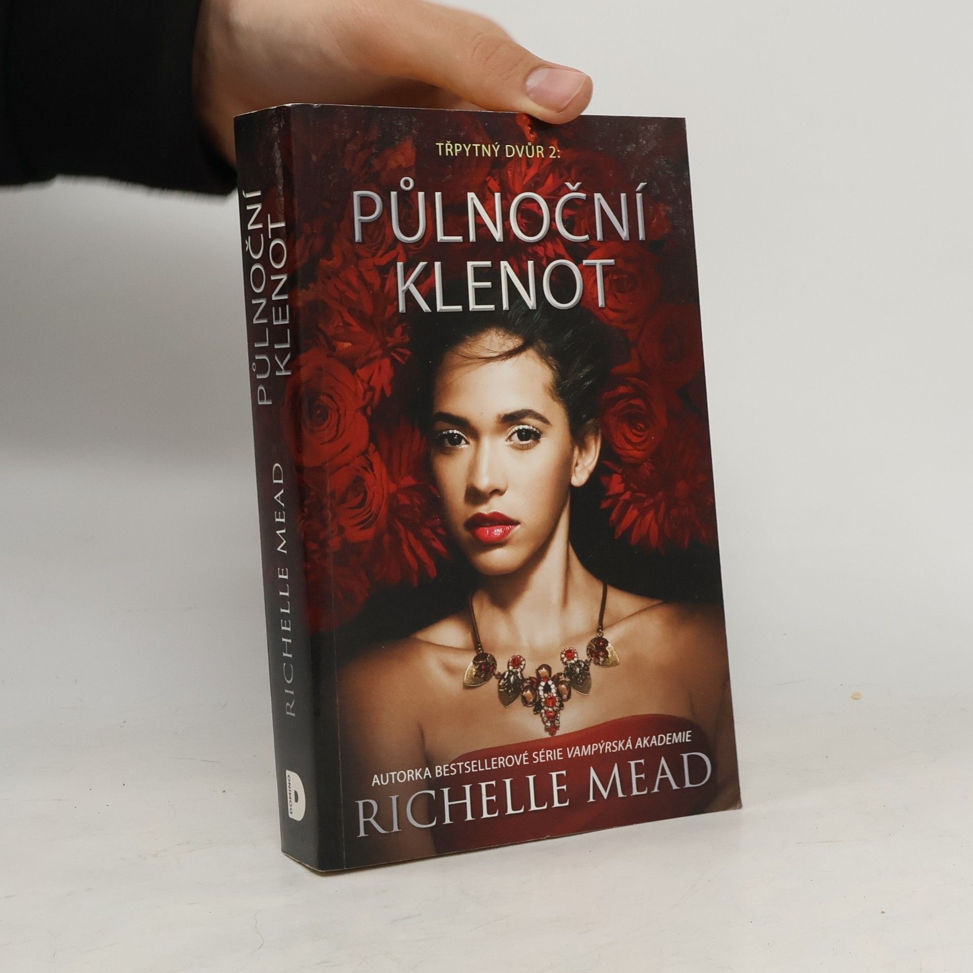 Richelle Mead Půlnoční klenot. Třpytný dvůr 2. díl
