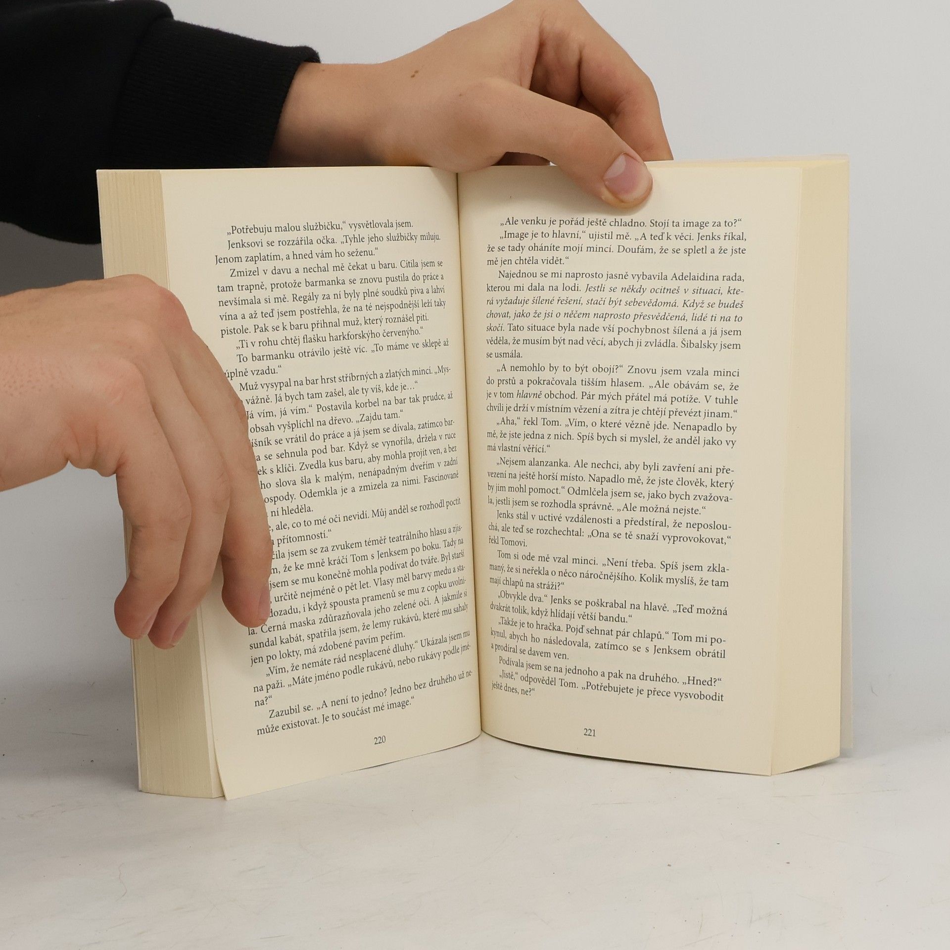 Richelle Mead Půlnoční klenot. Třpytný dvůr 2. díl