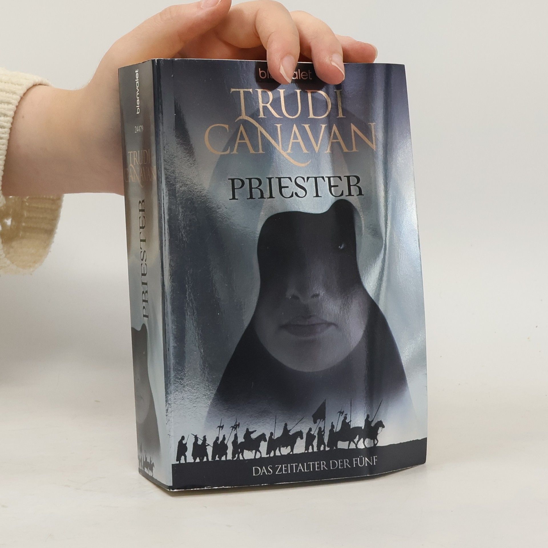Trudi Canavan Priester