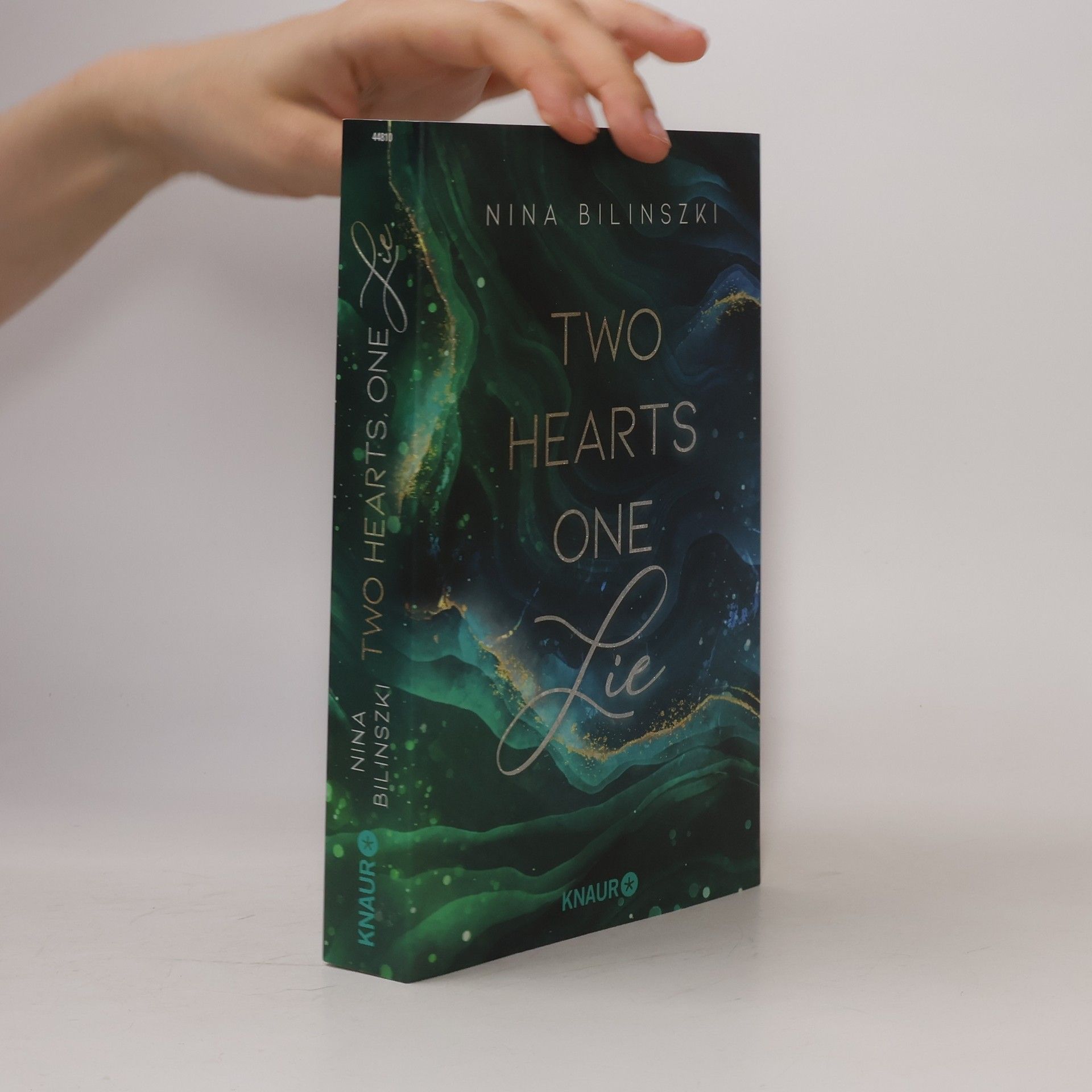 Nina Bilinszki Two Hearts, One Lie. Roman