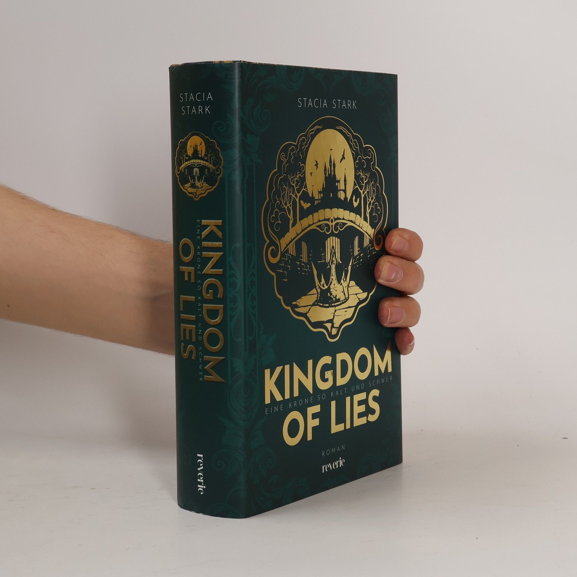 Enemies-to-Lovers-Romantasyreihe - 3: Kingdom of Lies - Eine Krone so kalt und schwer - Limitierte Erstauflage mit exklusivem Farbschnitt