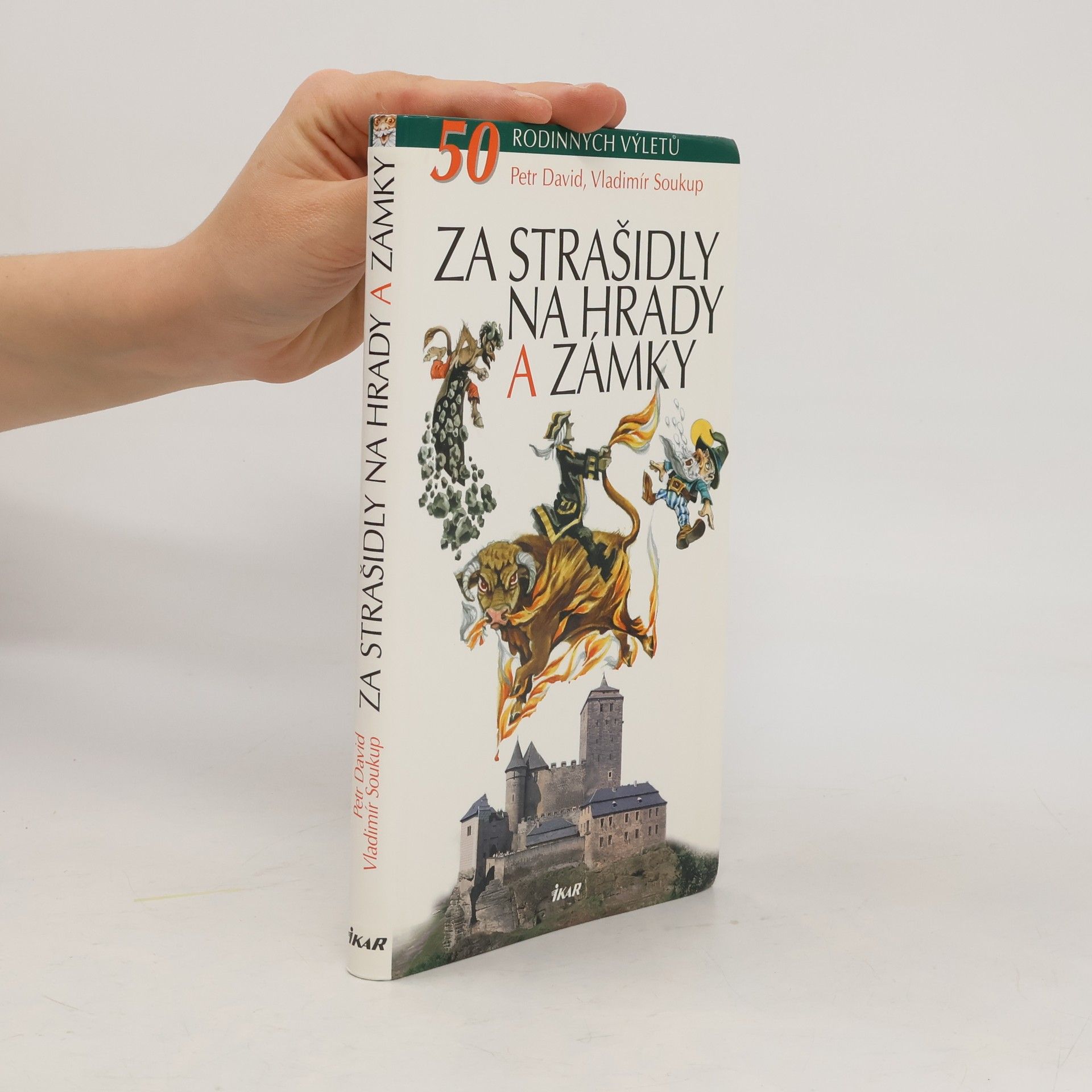 Petr David Za strašidly na hrady a zámky