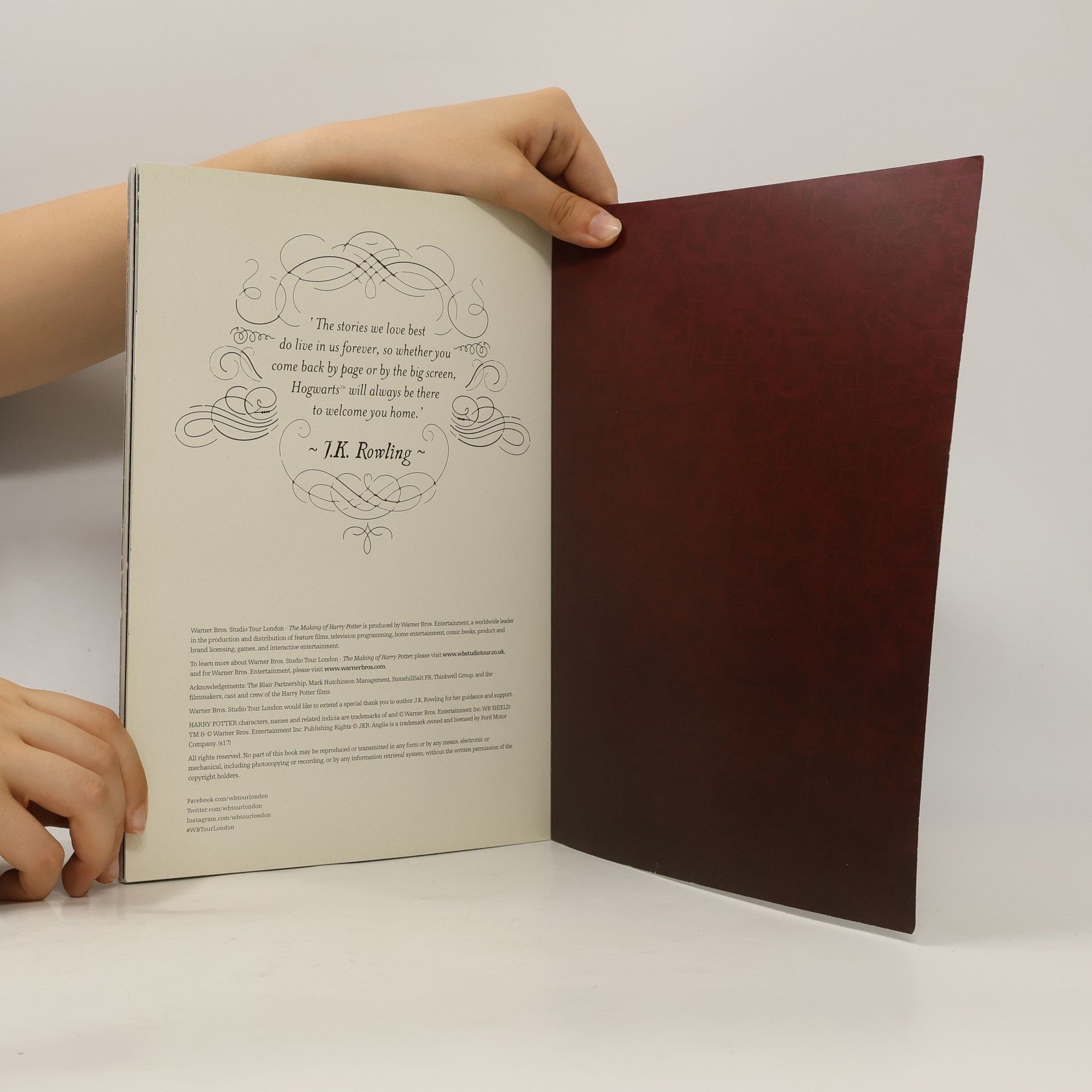 Autores varios The Making of Harry Potter. The Official Guide