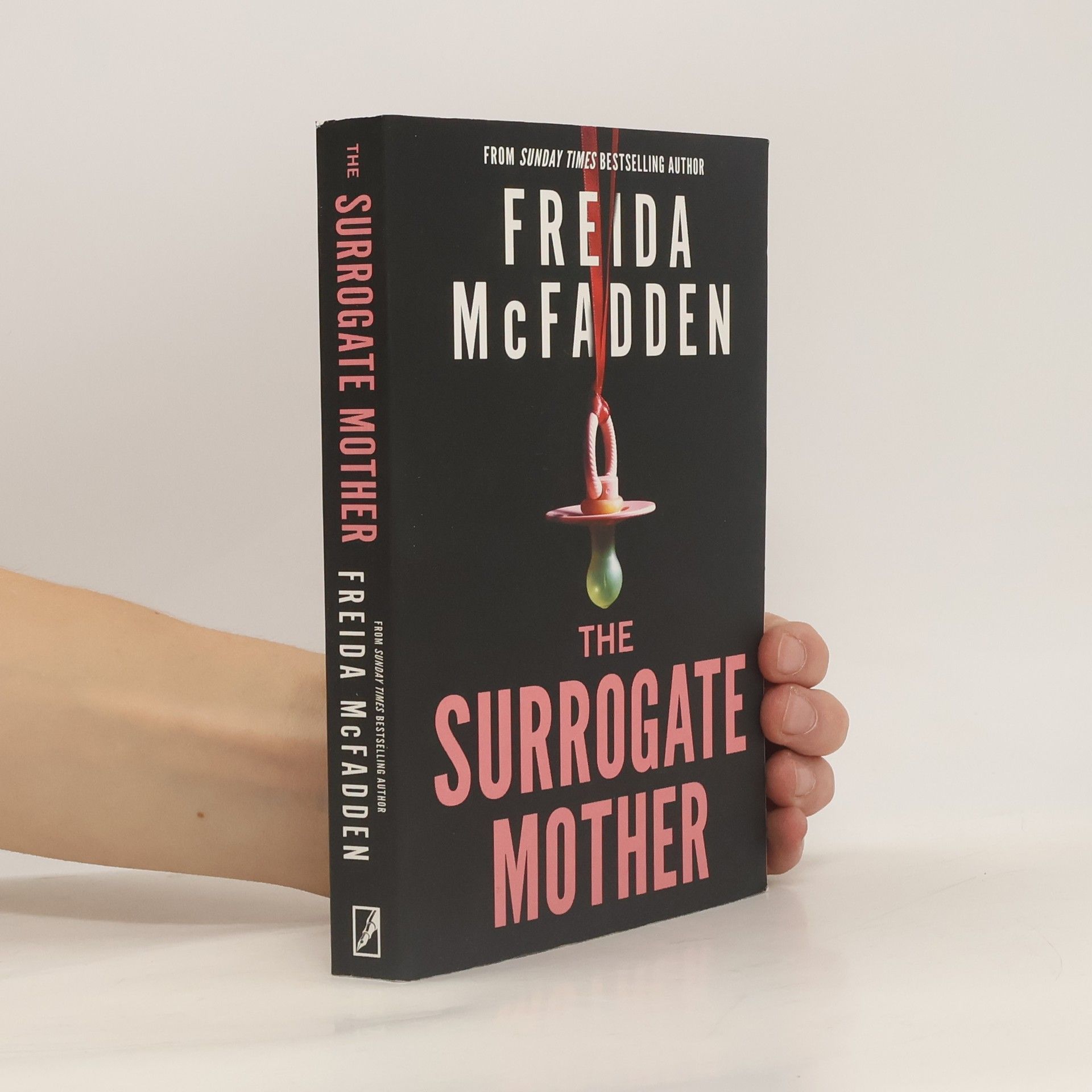 Freida McFadden The Surrogate Mother