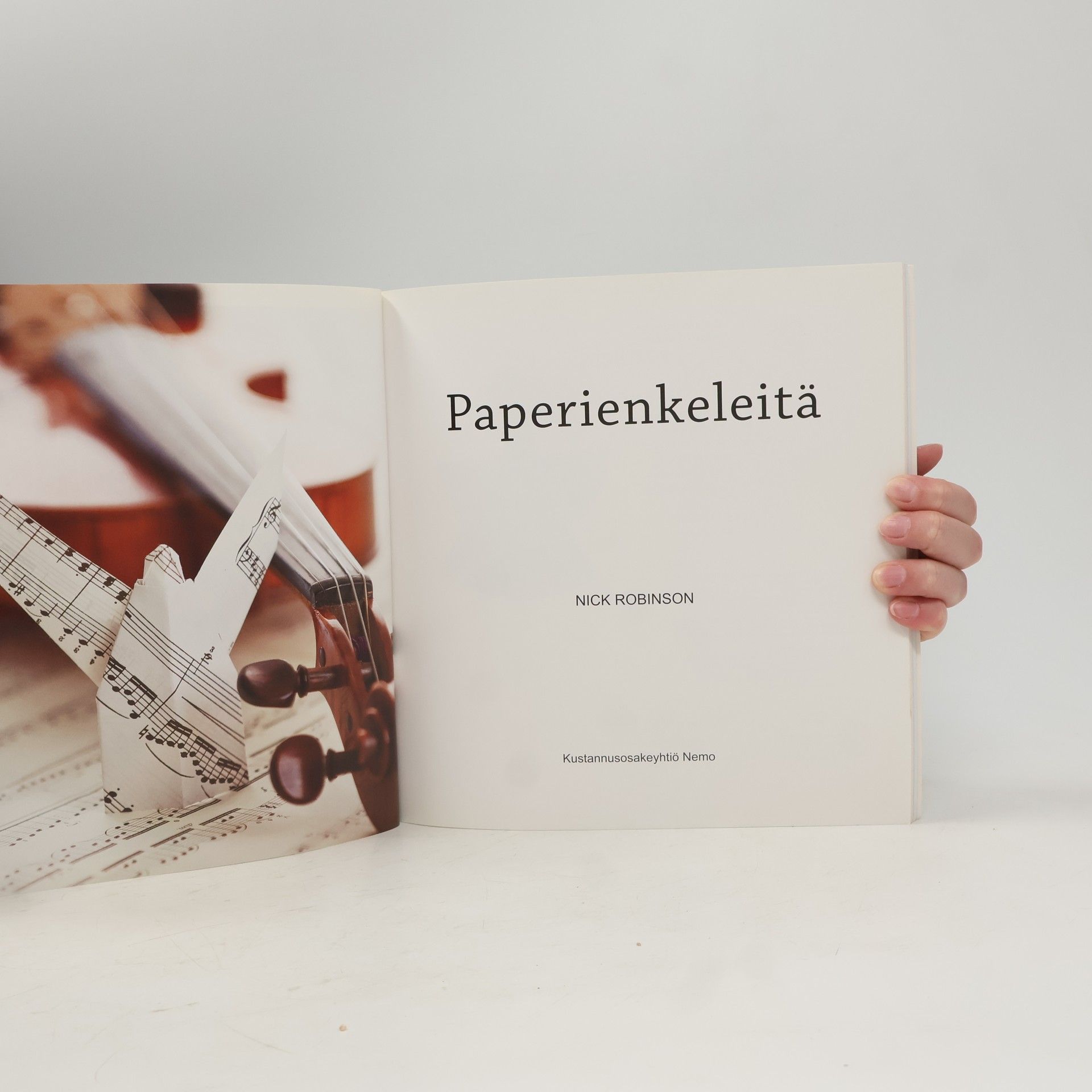 Nick Robinson Paperienkeleitä