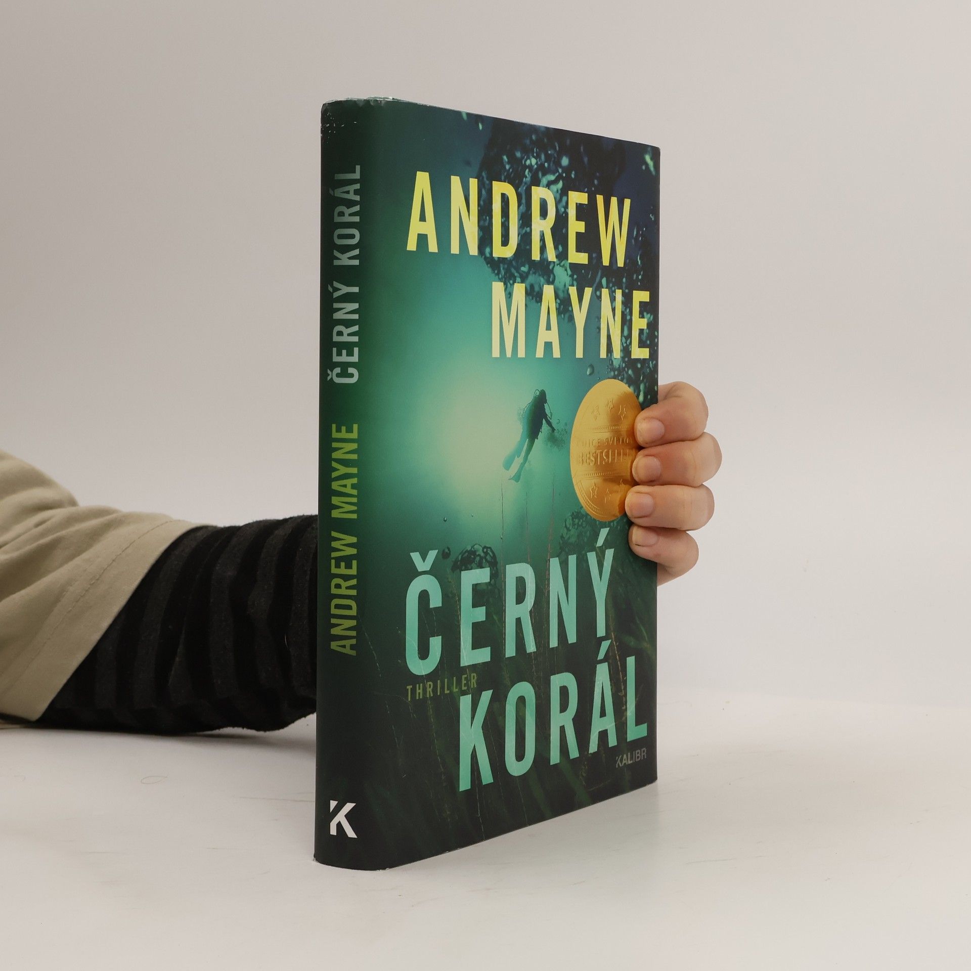 Andrew Mayne Černý korál