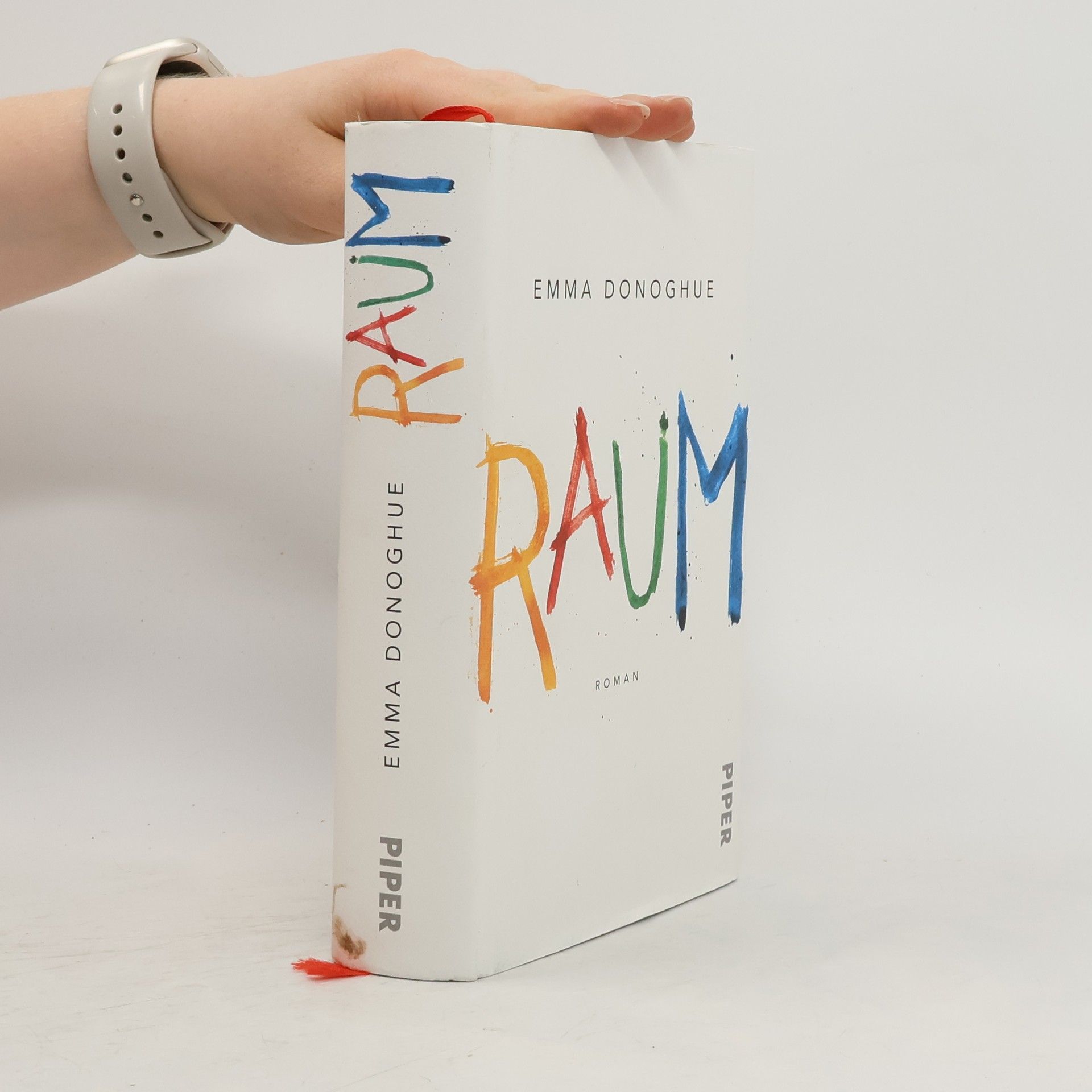 Emma Donoghue Raum
