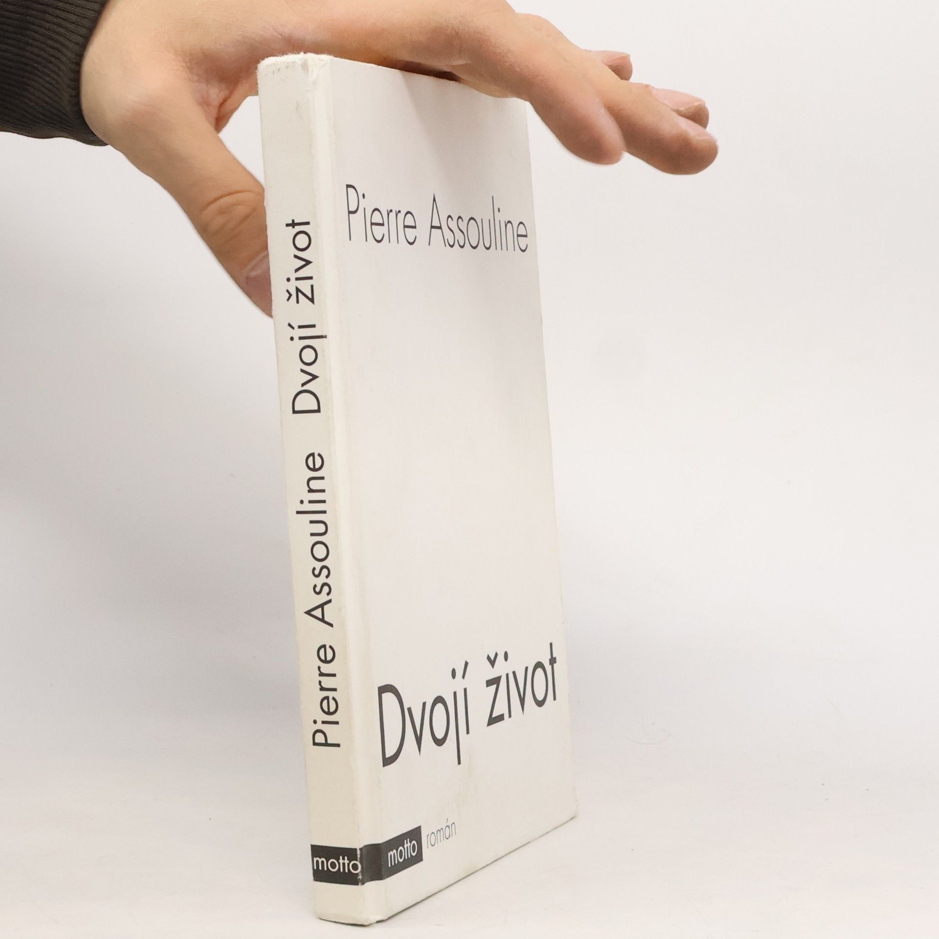 Pierre Assouline Dvojí život