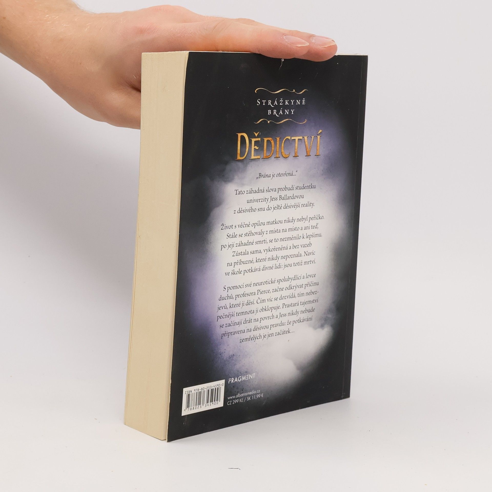 E. E. Holmes Strážkyně brány – Dědictví