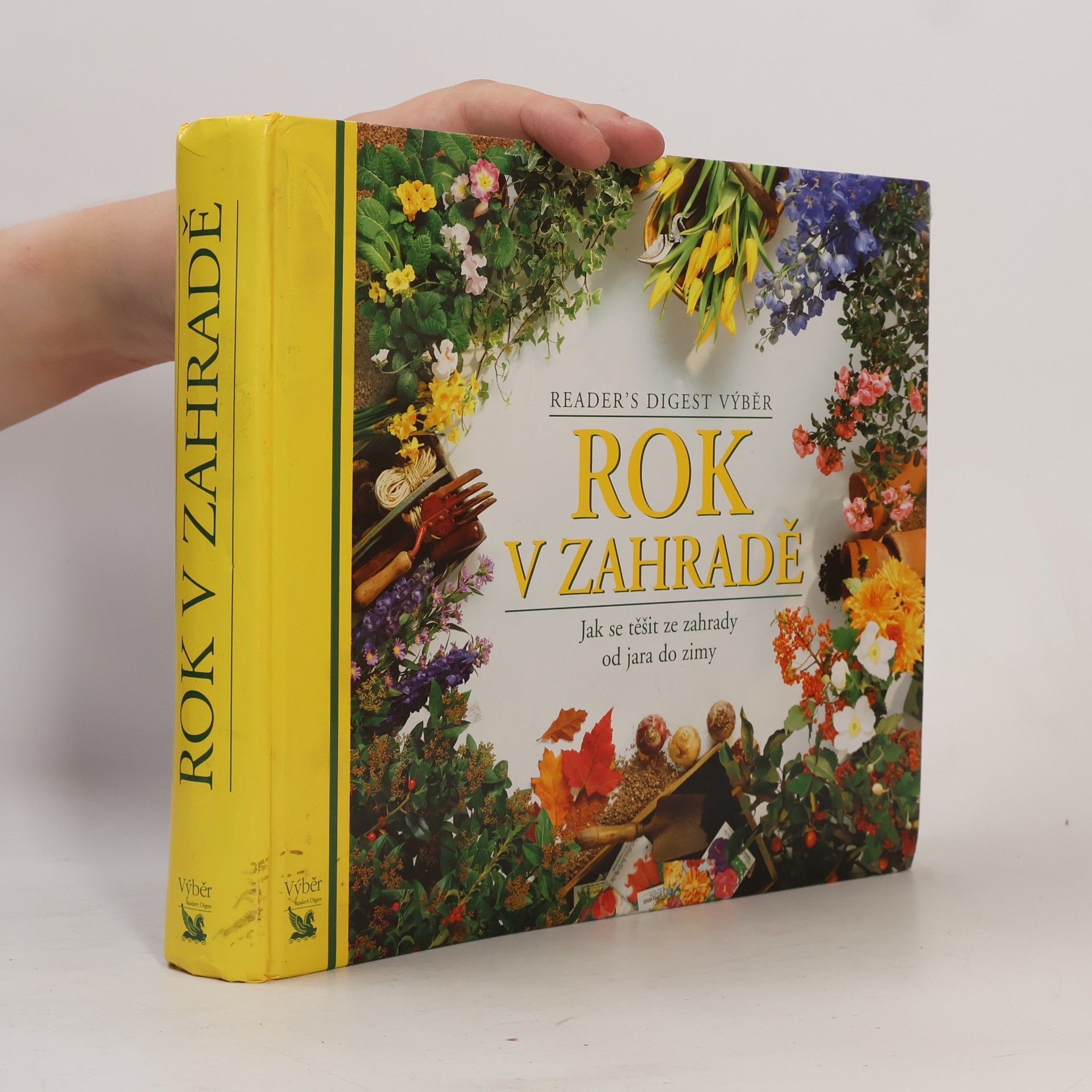Various authors Rok v zahradě. Jak se těšit ze zahrady od jara do zimy