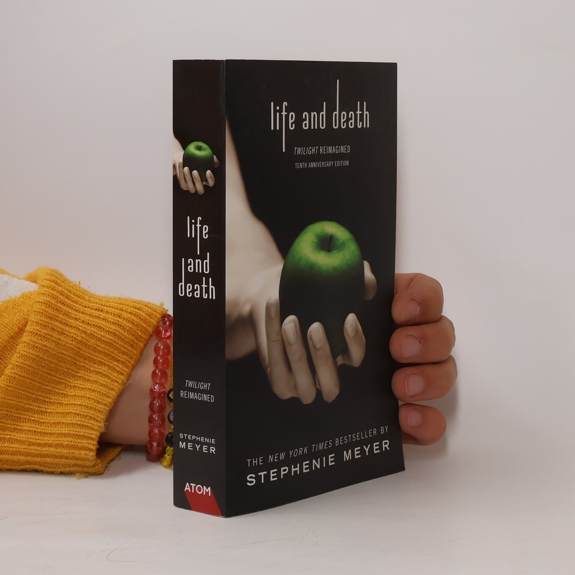 Stephenie Meyer Life and death