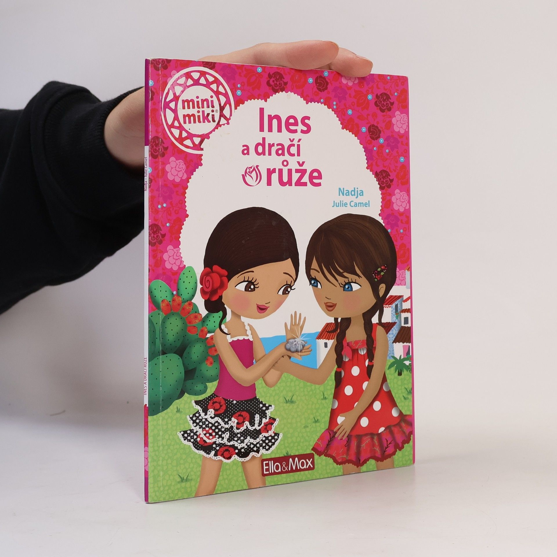 Julie Camel Ines a dračí růže