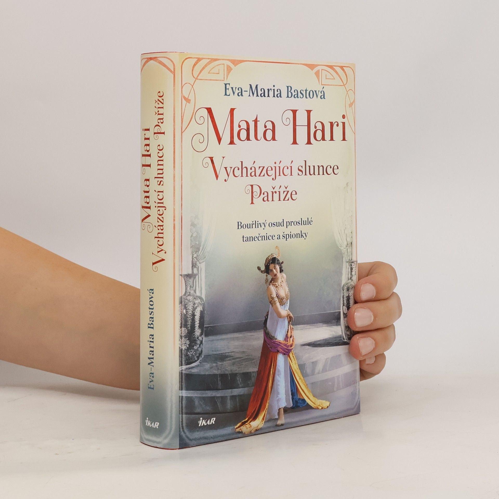 Eva-Maria Bast Mata Hari. vycházející slunce Paříže