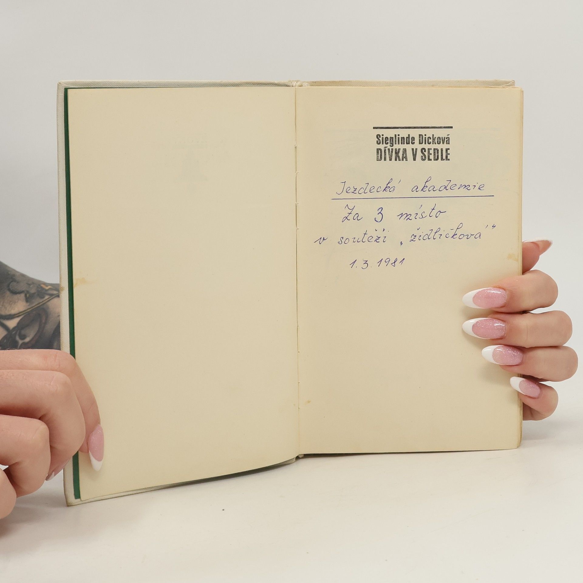 Dicková Sieglinde Dívka v sedle