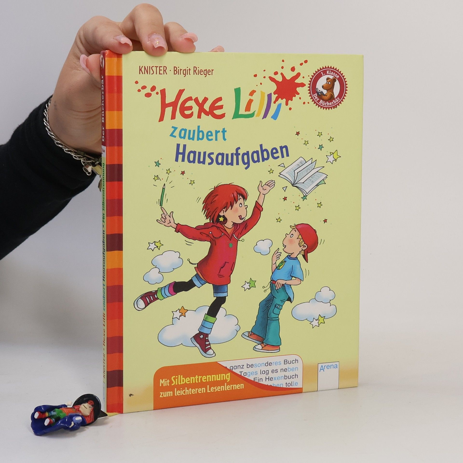 Hexe Lilli zaubert Hausaufgaben
