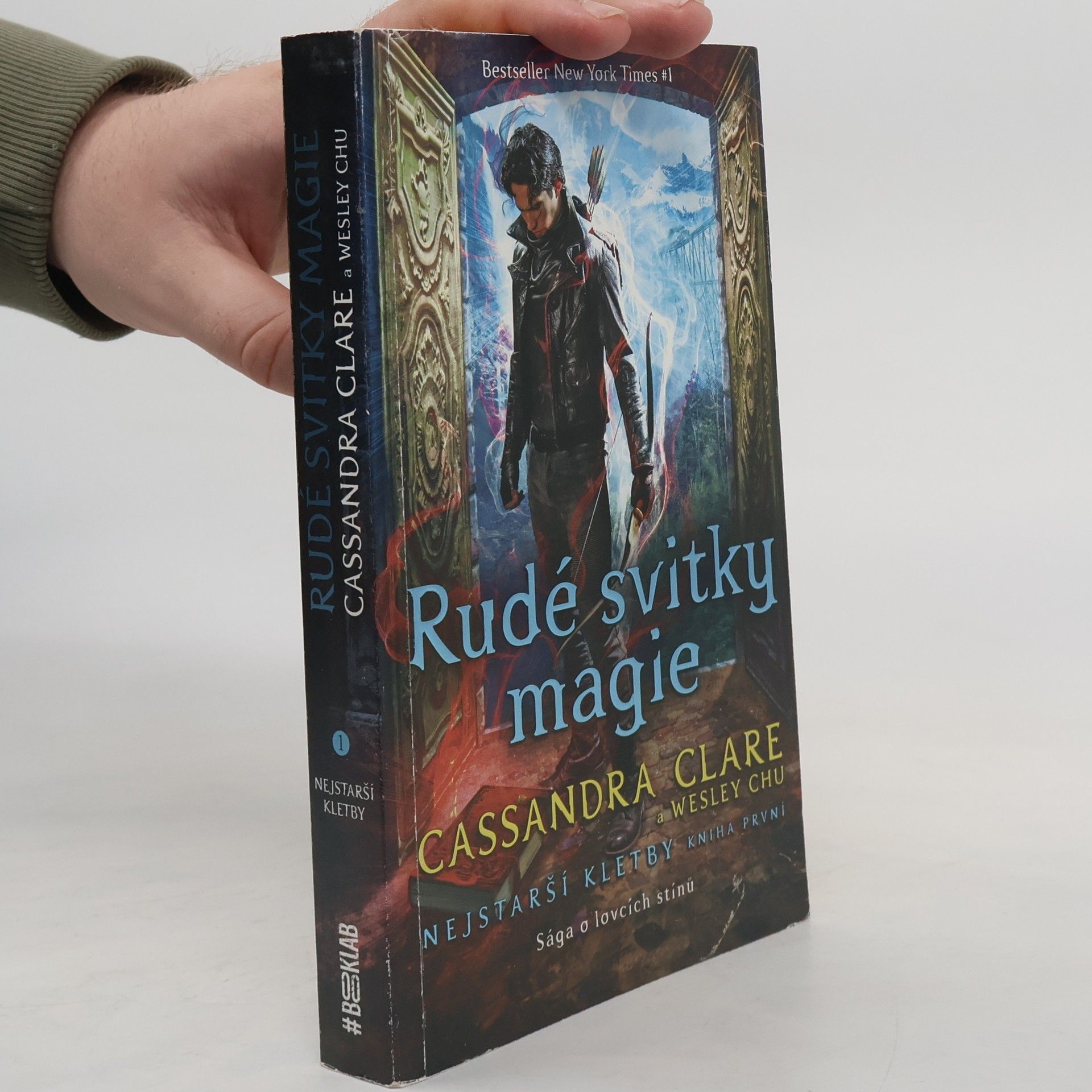 Cassandra Clare Nejstarší kletby. Kniha první, Rudé svitky magie