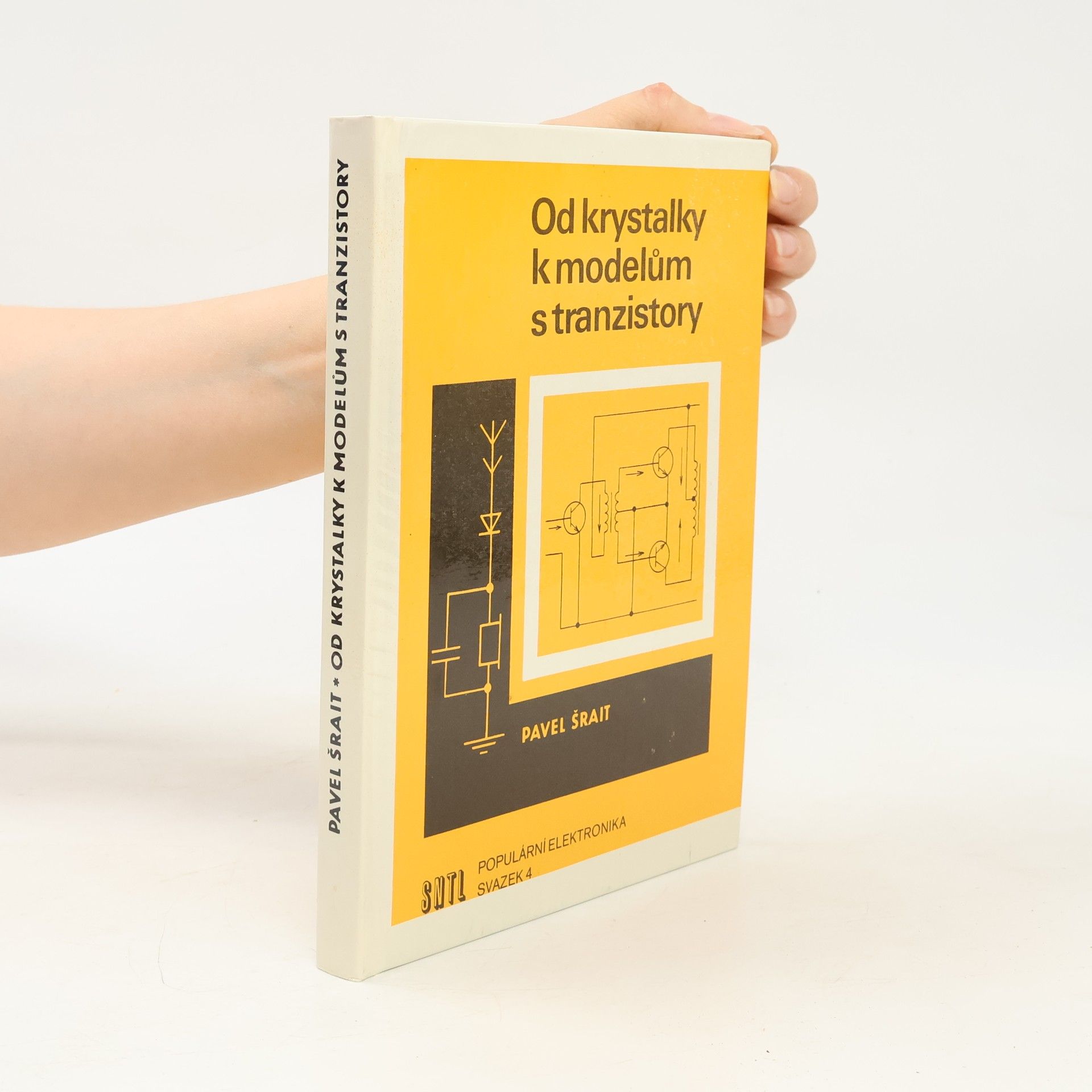 Od krystalky k modelům s tranzistory