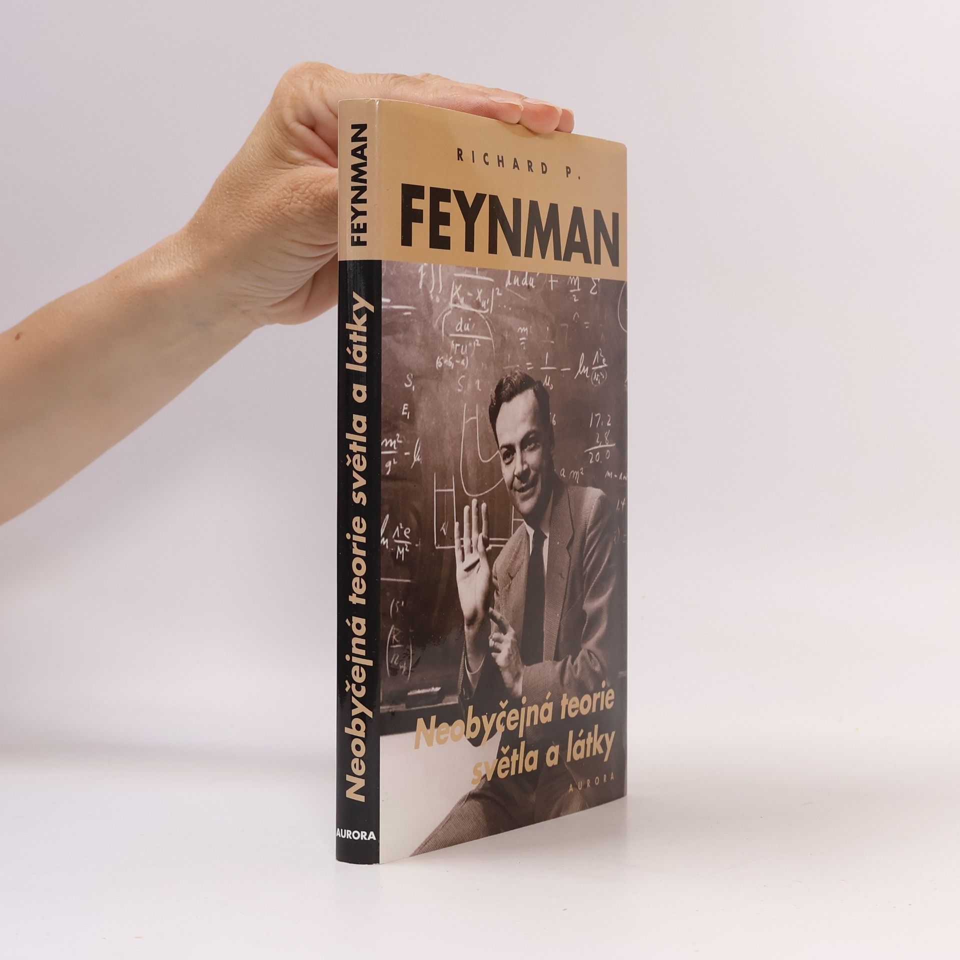 Richard Feynman Neobyčejná teorie světla a látky: Kvantová elektrodynamika