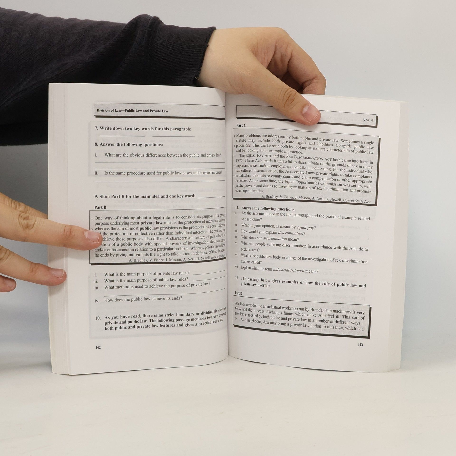 Marta Chromá Introduction to Legal English Volume 1 = Úvod do právnické angličtiny Díl 1