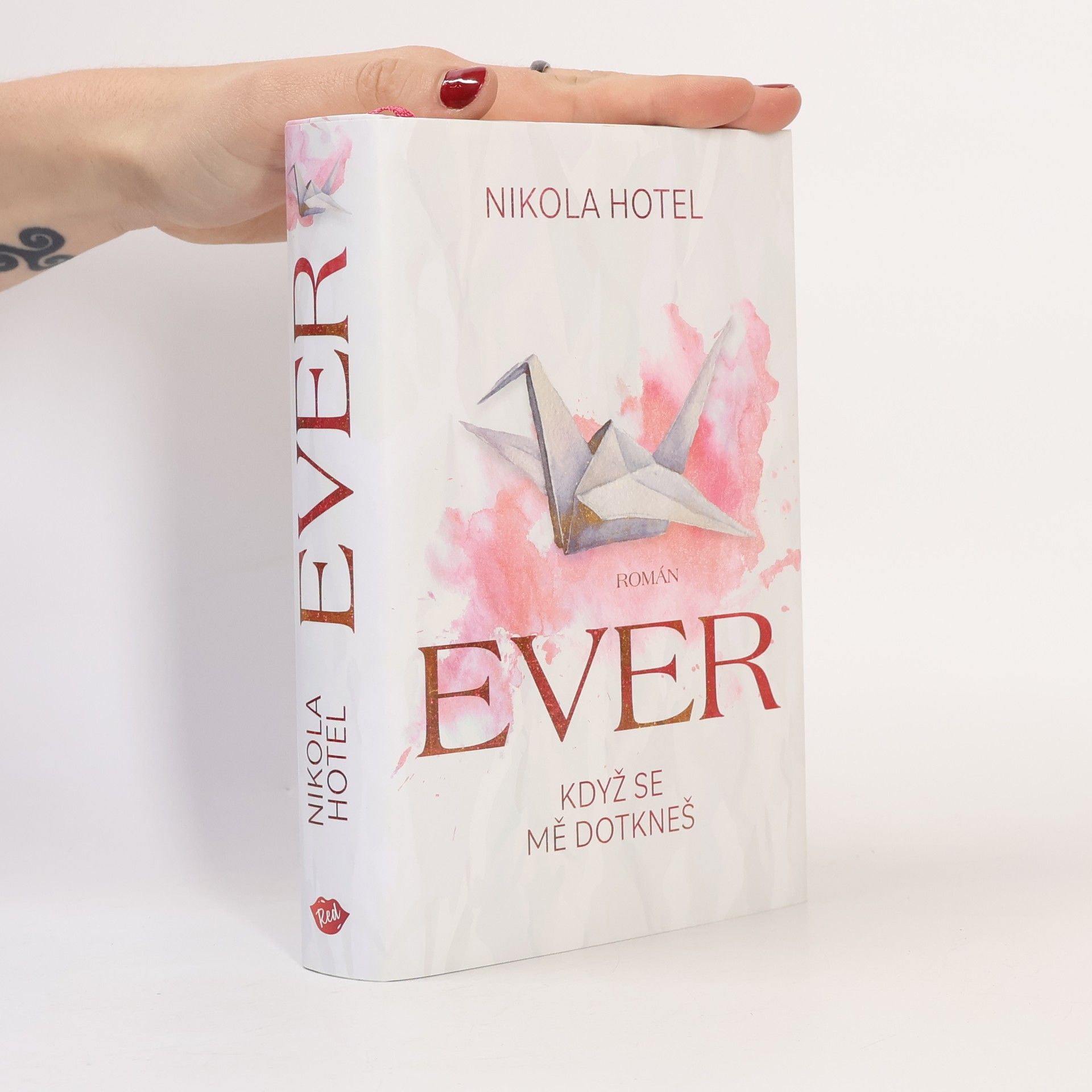 Nikola Hotel Ever : když se mě dotkneš