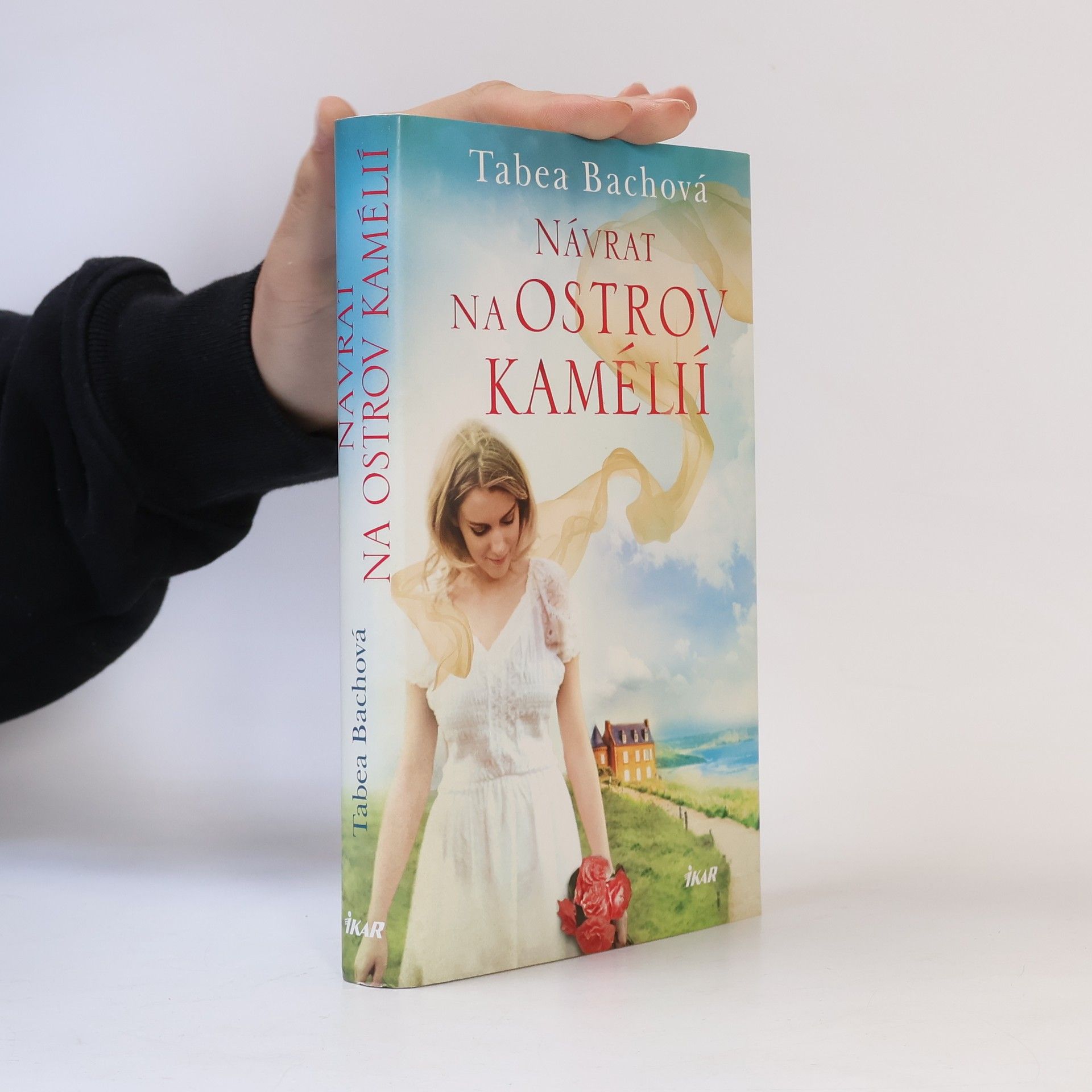 Tabea Bach Návrat na ostrov kamélií